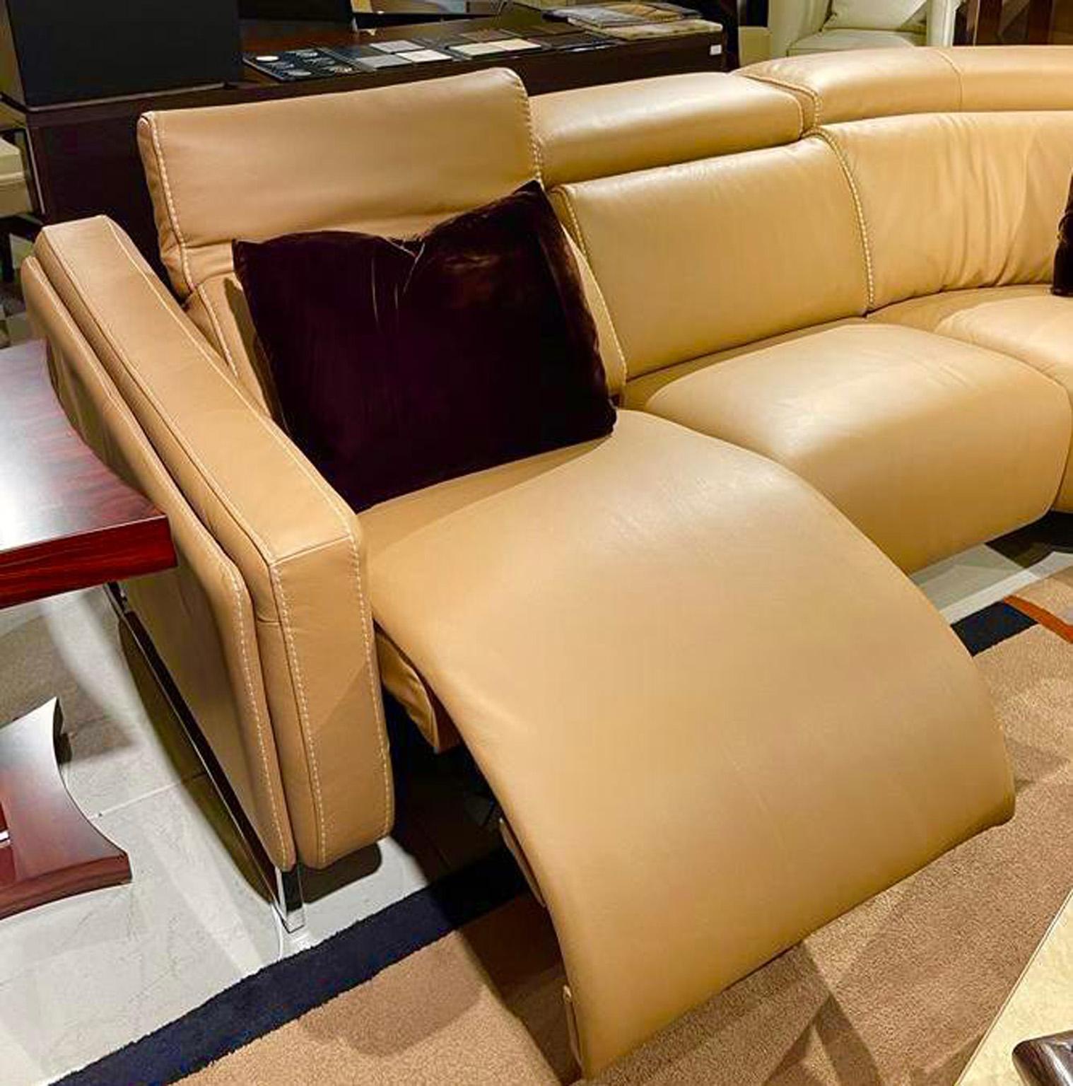 https://a.1stdibscdn.com/fellini-italian-leather-sectional-sofa-with-3-reclining-seats-for-sale-picture-3/f_45442/f_312562921671481647925/WhatsApp_Image_2022_12_19_at_3_20_49_PM_3__master.jpg
