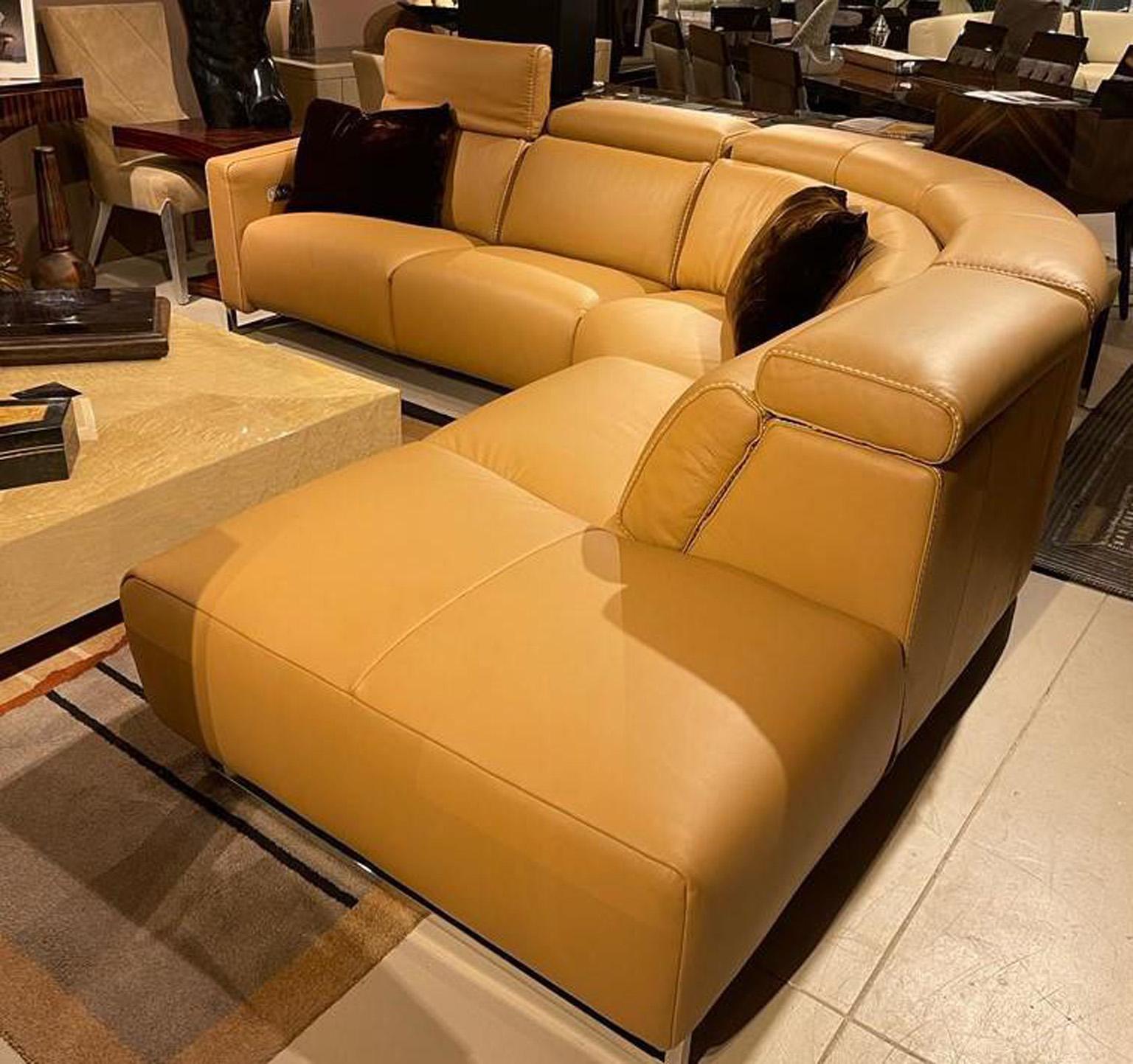 https://a.1stdibscdn.com/fellini-italian-leather-sectional-sofa-with-3-reclining-seats-for-sale-picture-2/f_45442/f_312562921671481647937/WhatsApp_Image_2022_12_19_at_3_20_49_PM_master.jpg