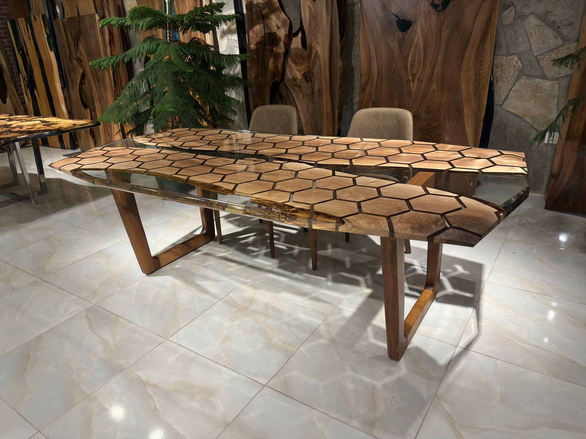 https://a.1stdibscdn.com/hexagon-epoxy-resin-clear-dining-table-geometrical-epoxy-table-for-sale-picture-8/f_91932/f_369909821721391131041/WhatsApp_Image_2023_02_03_at_17_31_36_1__master.jpeg