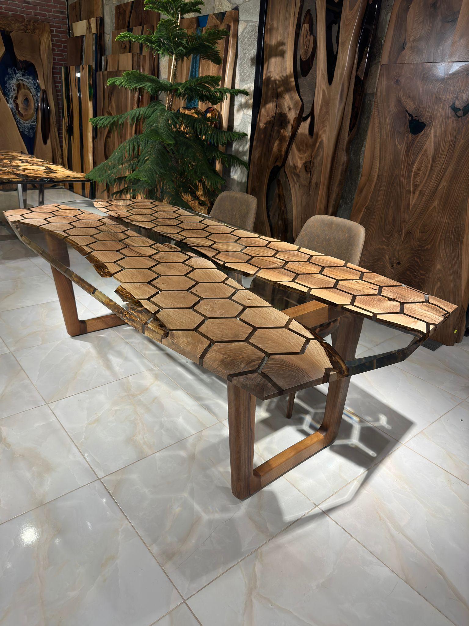 https://a.1stdibscdn.com/hexagon-epoxy-resin-clear-dining-table-geometrical-epoxy-table-for-sale-picture-10/f_91932/f_369909821721391131156/WhatsApp_Image_2023_02_03_at_17_31_37_1__master.jpeg