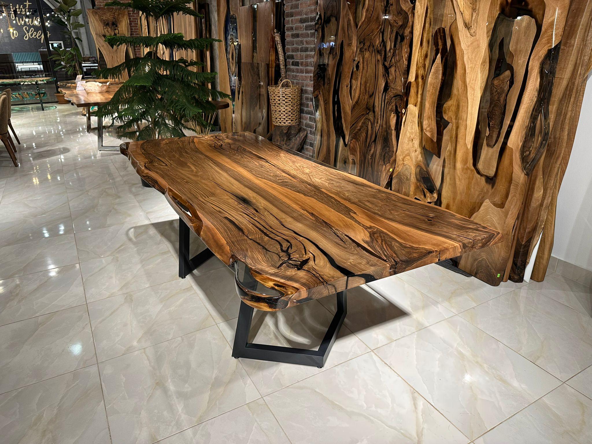 https://a.1stdibscdn.com/walnut-custom-live-edge-dining-table-for-sale-picture-2/f_91932/f_368482921698673331941/WhatsApp_Image_2023_02_04_at_15_41_17_master.jpeg