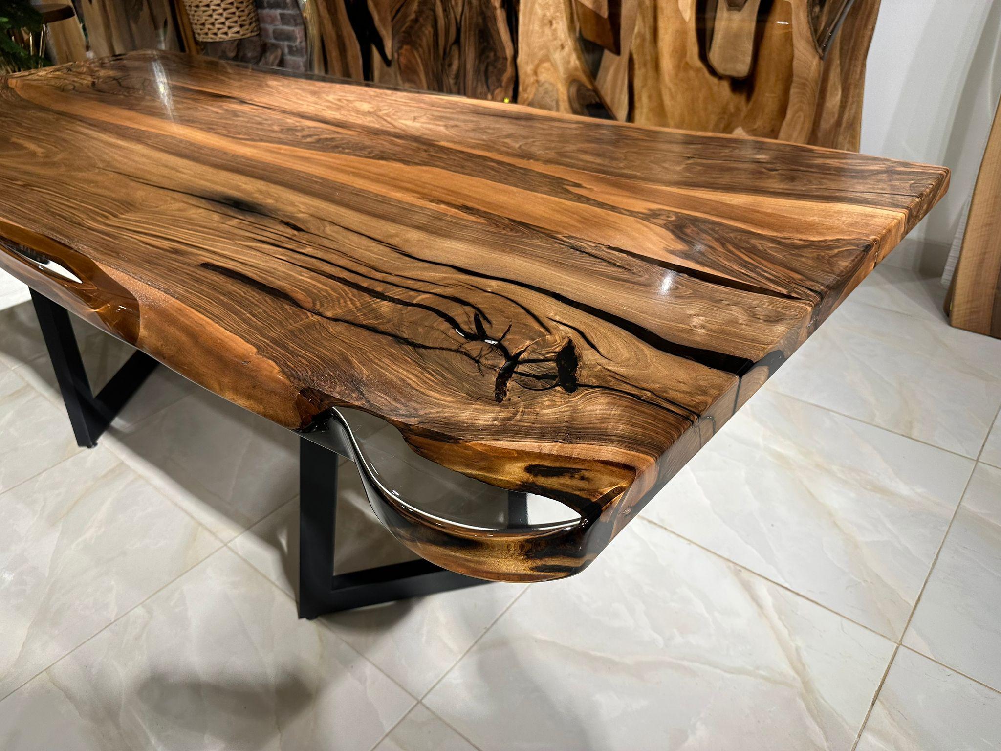https://a.1stdibscdn.com/walnut-custom-live-edge-dining-table-for-sale-picture-4/f_91932/f_368482921698673331609/WhatsApp_Image_2023_02_04_at_15_47_36_master.jpeg