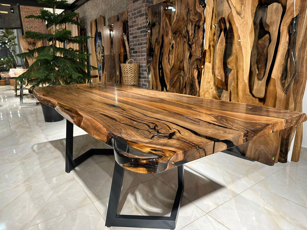 https://a.1stdibscdn.com/walnut-custom-live-edge-dining-table-for-sale-picture-7/f_91932/f_368482921698673332123/WhatsApp_Image_2023_02_04_at_15_47_46_master.jpeg