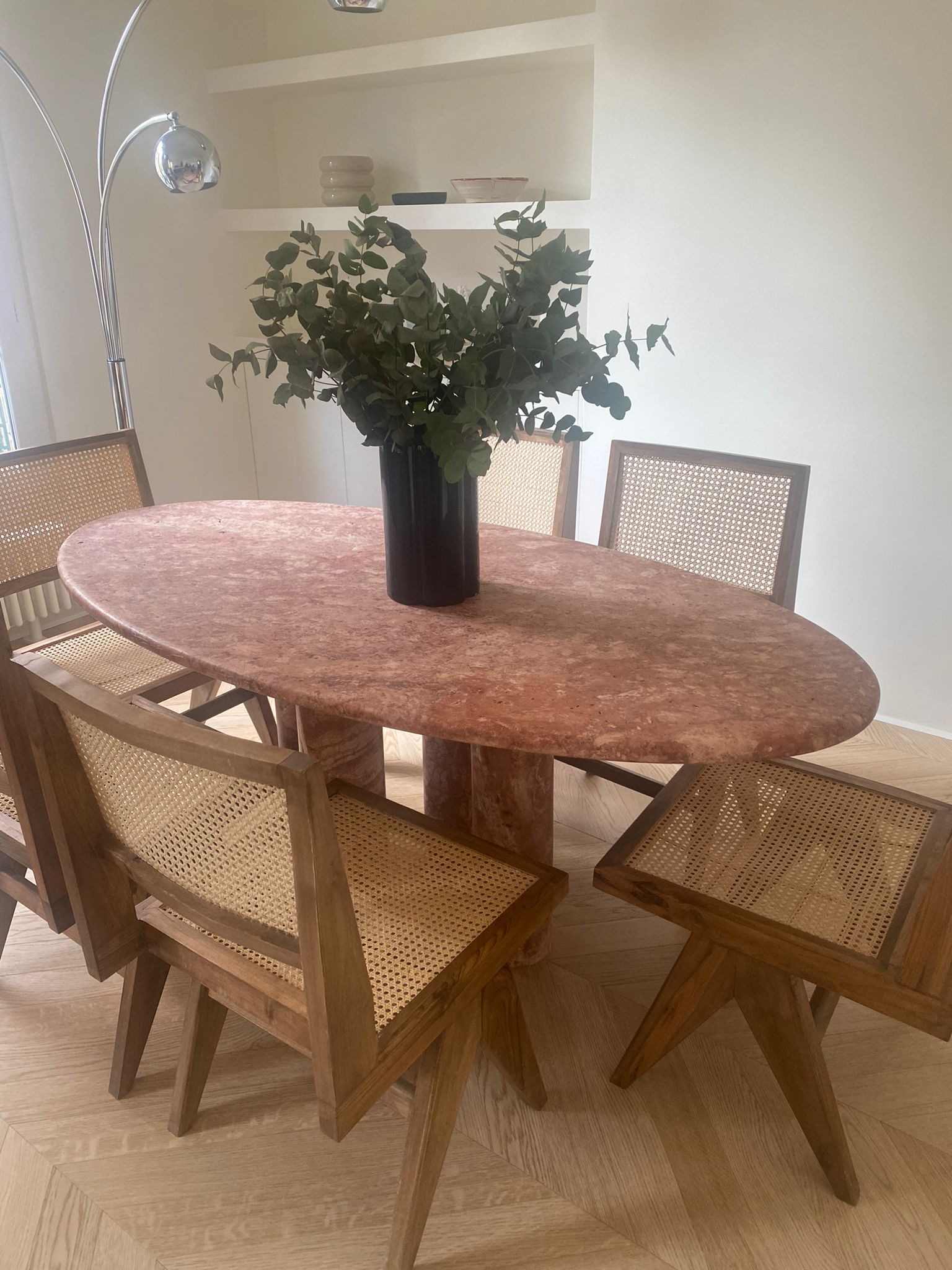 https://a.1stdibscdn.com/oval-red-travertine-dining-table-with-column-legs-in-the-style-of-mario-bellini-for-sale-picture-4/f_80522/f_368406621700097004270/WhatsApp_Image_2023_11_09_at_17_29_38_org.jpeg