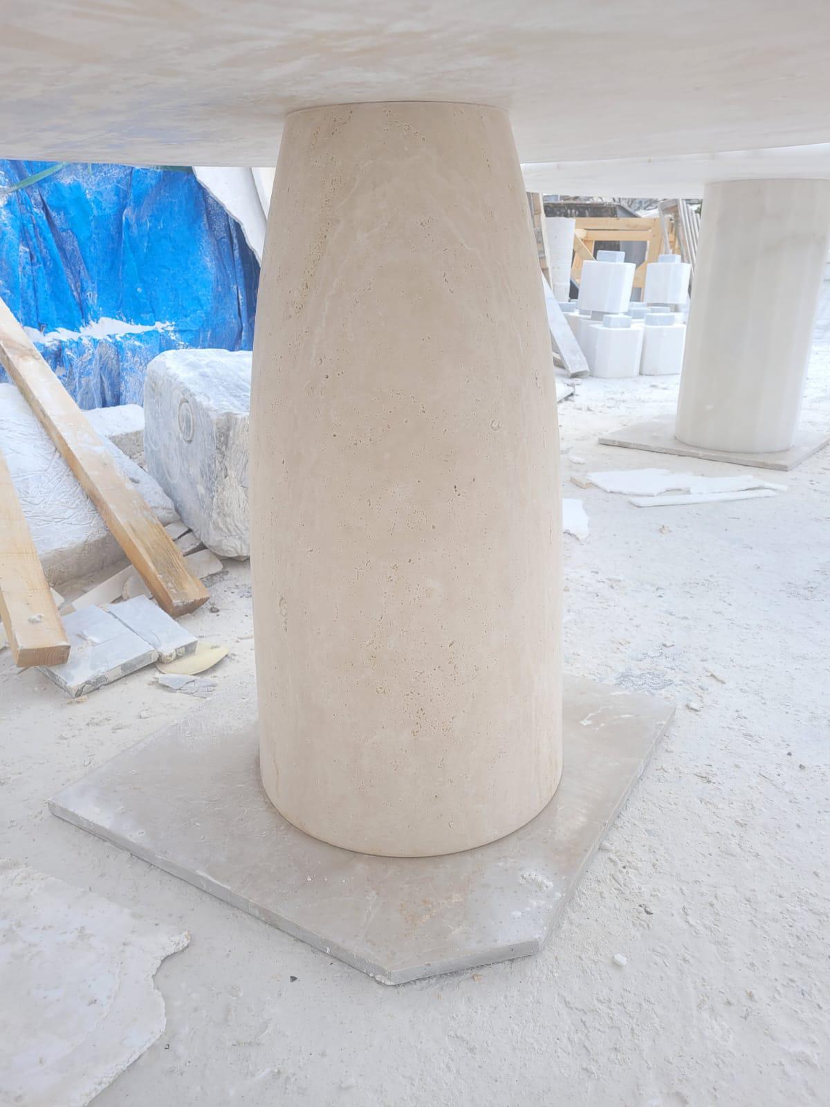 https://a.1stdibscdn.com/cream-travertine-round-dining-table-in-the-style-of-1970-angelo-mangiarotti-for-sale-picture-4/f_80522/f_387595821710050927284/WhatsApp_Image_2024_03_08_at_18_10_40_master.jpeg