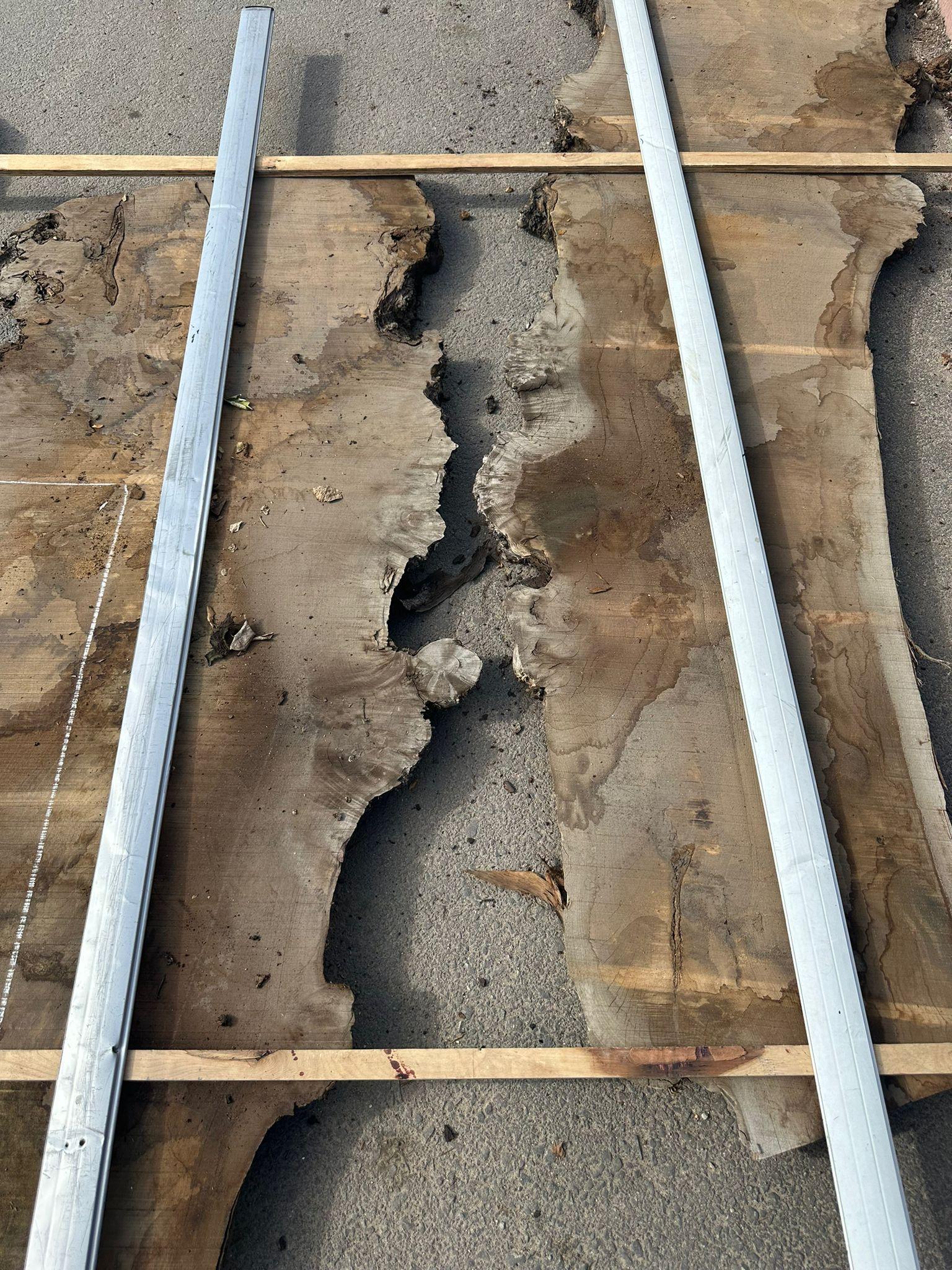 https://a.1stdibscdn.com/500-year-old-live-edge-walnut-clear-epoxy-custom-made-epoxy-resin-wooden-table-for-sale-picture-7/f_91932/f_479609821765526575813/WhatsApp_Image_2024_03_29_at_4_15_32_PM_master.jpeg