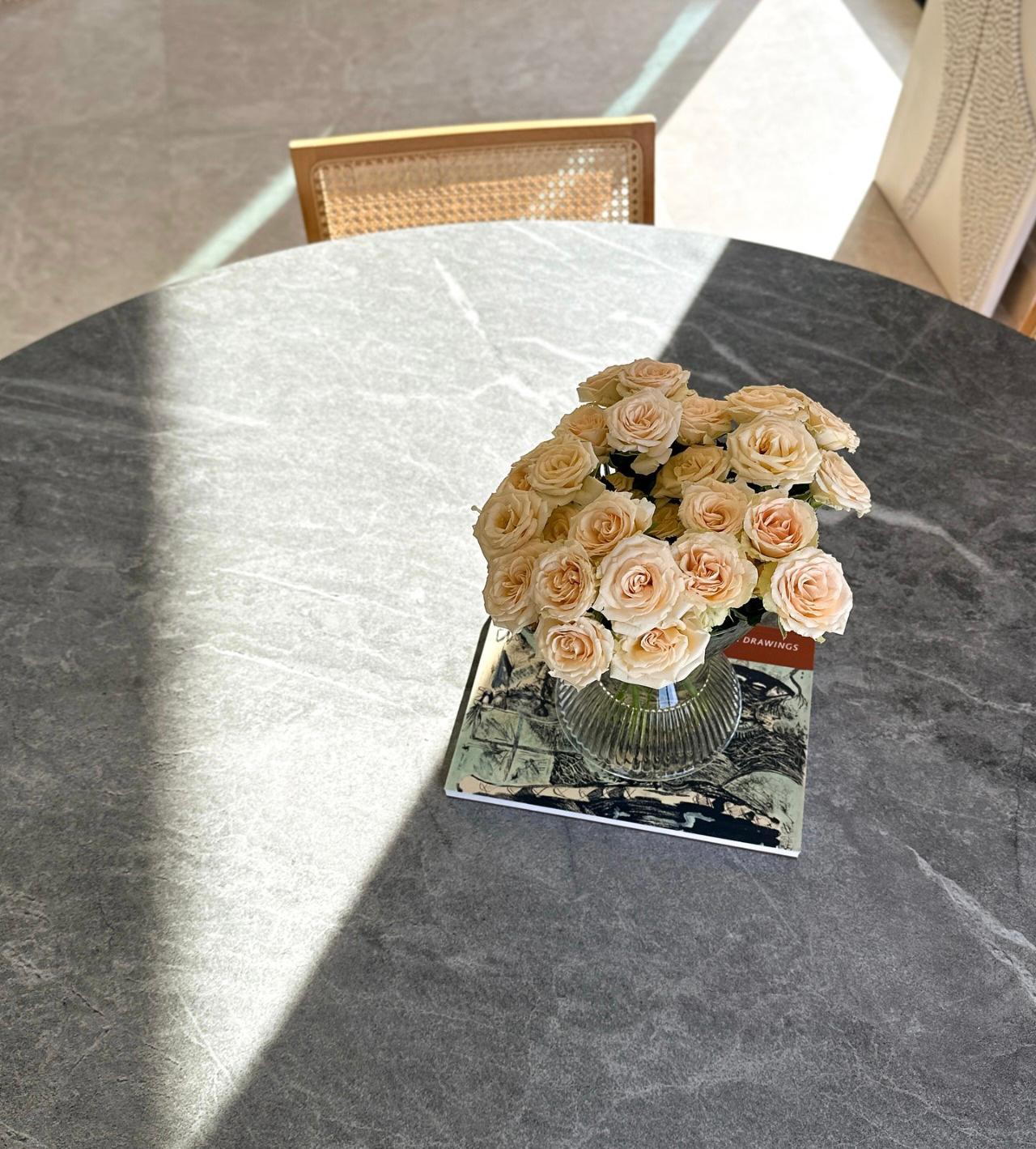 https://a.1stdibscdn.com/blue-porcelain-dining-table-marble-dining-room-table-custom-marble-table-for-sale-picture-6/f_91932/f_424184921732265766796/WhatsApp_Image_2024_11_22_at_11_48_47_3__master.jpeg