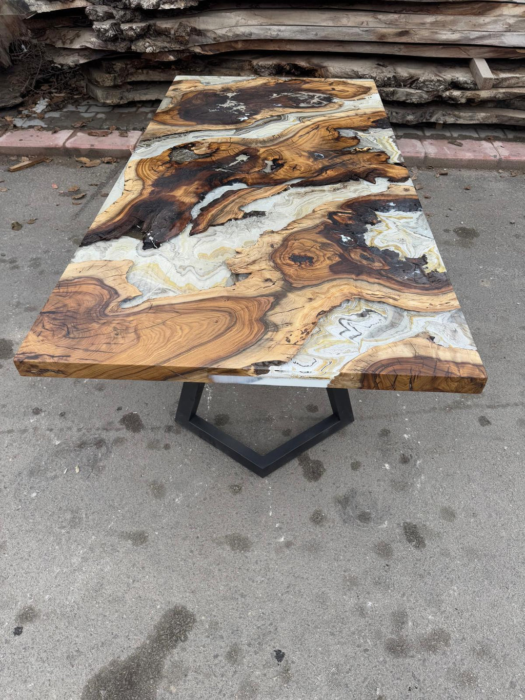 https://a.1stdibscdn.com/extraordinary-white-onix-marble-design-epoxy-resin-dining-table-by-tinella-for-sale-picture-10/f_91932/f_431894121737105474361/WhatsApp_Image_2025_01_17_at_12_10_56_master.jpeg