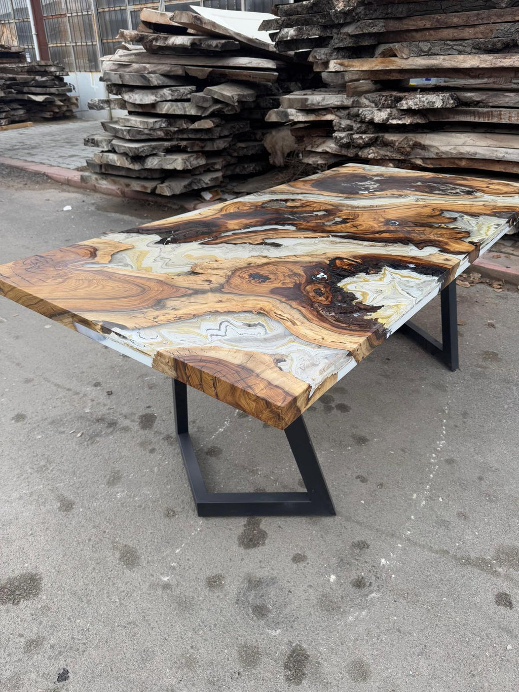 https://a.1stdibscdn.com/extraordinary-white-onix-marble-design-epoxy-resin-dining-table-by-tinella-for-sale-picture-6/f_91932/f_431894121737105473194/WhatsApp_Image_2025_01_17_at_12_11_03_1__master.jpeg