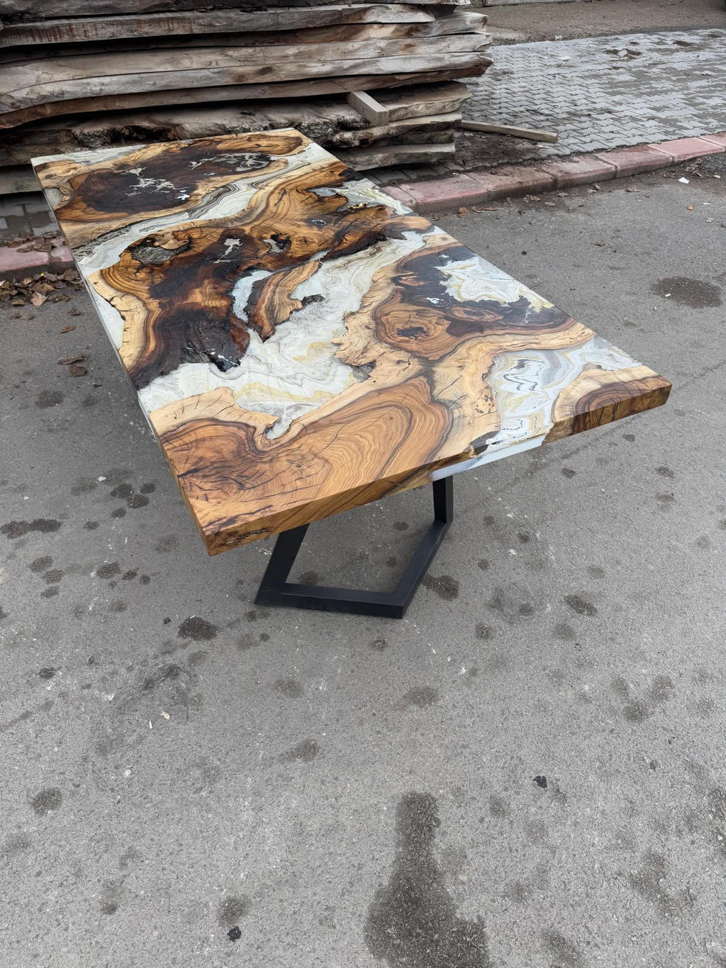 https://a.1stdibscdn.com/extraordinary-white-onix-marble-design-epoxy-resin-dining-table-by-tinella-for-sale-picture-3/f_91932/f_431894121737105473232/WhatsApp_Image_2025_01_17_at_12_11_04_3__master.jpeg