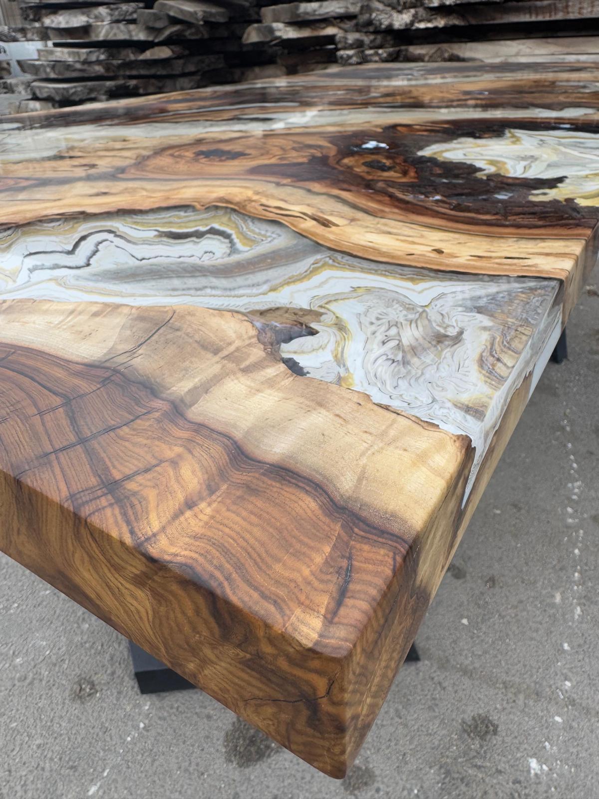 https://a.1stdibscdn.com/extraordinary-white-onix-marble-design-epoxy-resin-dining-table-by-tinella-for-sale-picture-5/f_91932/f_431894121737105473081/WhatsApp_Image_2025_01_17_at_12_11_04_master.jpeg