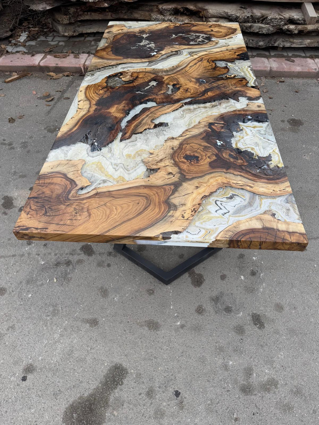 https://a.1stdibscdn.com/extraordinary-white-onix-marble-design-epoxy-resin-dining-table-by-tinella-for-sale-picture-2/f_91932/f_431894121737105473239/WhatsApp_Image_2025_01_17_at_12_11_05_master.jpeg
