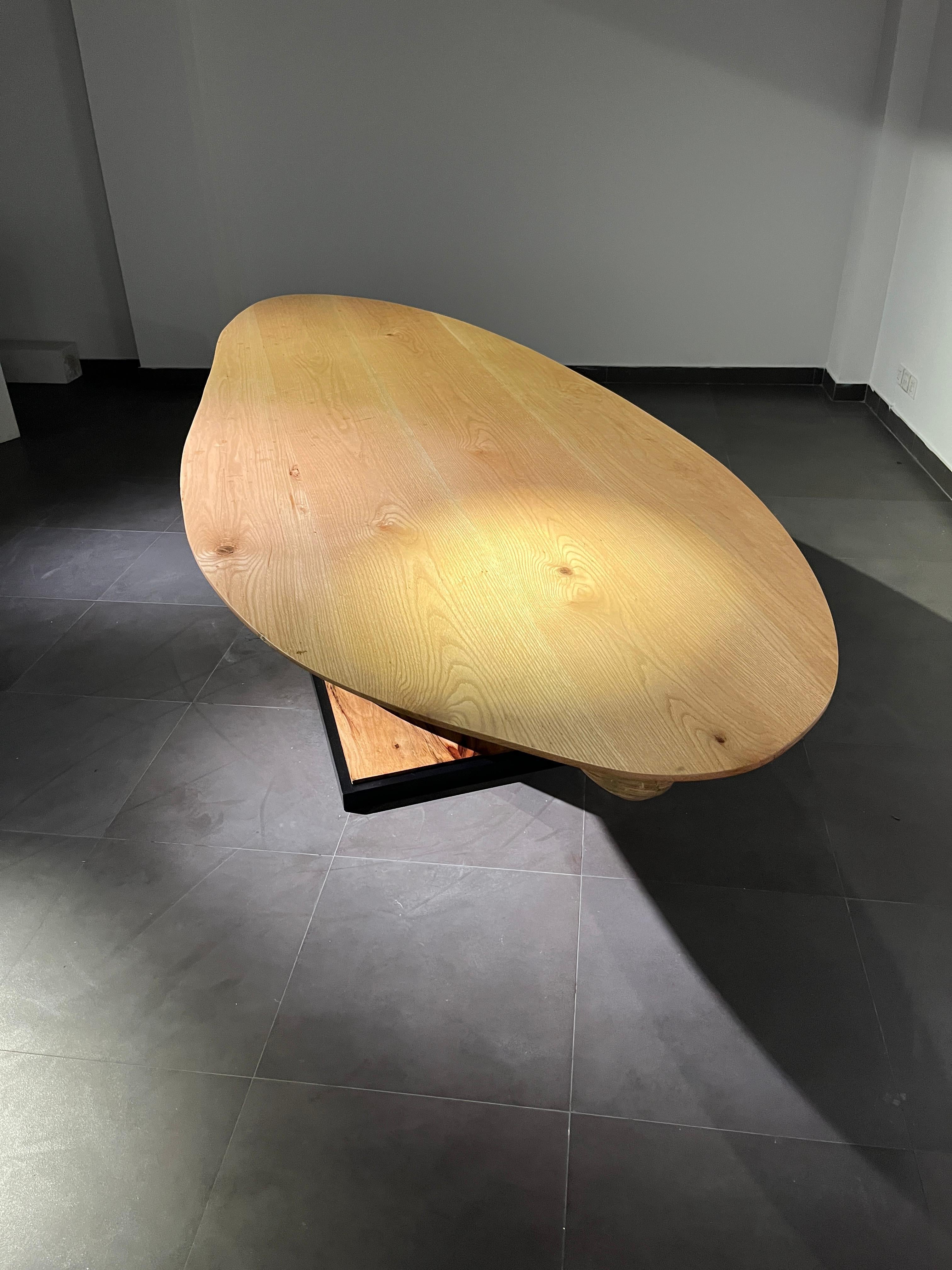 https://a.1stdibscdn.com/dining-table-no-3-fluentum-series-bent-red-oak-wood-by-raka-studio-for-sale-picture-12/f_54112/f_434239121738348796882/WhatsApp_Image_2025_01_31_at_10_34_50_PM_master.jpeg