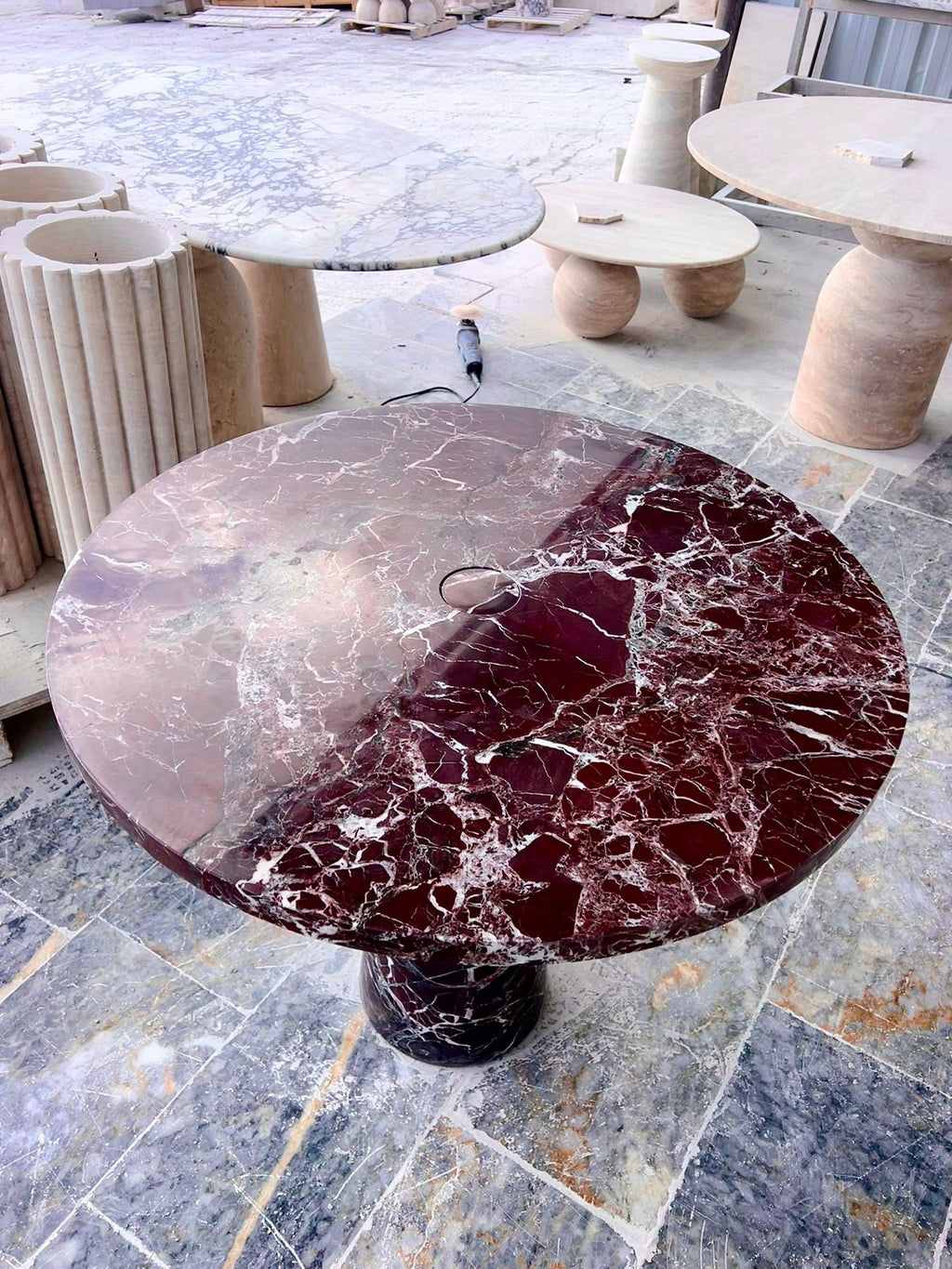https://a.1stdibscdn.com/rosso-levanto-red-fully-marble-dining-table-round-marble-table-round-red-table-for-sale-picture-10/f_91932/f_461021321754380917517/WhatsApp_Image_2025_02_12_at_17_22_56_master.jpeg