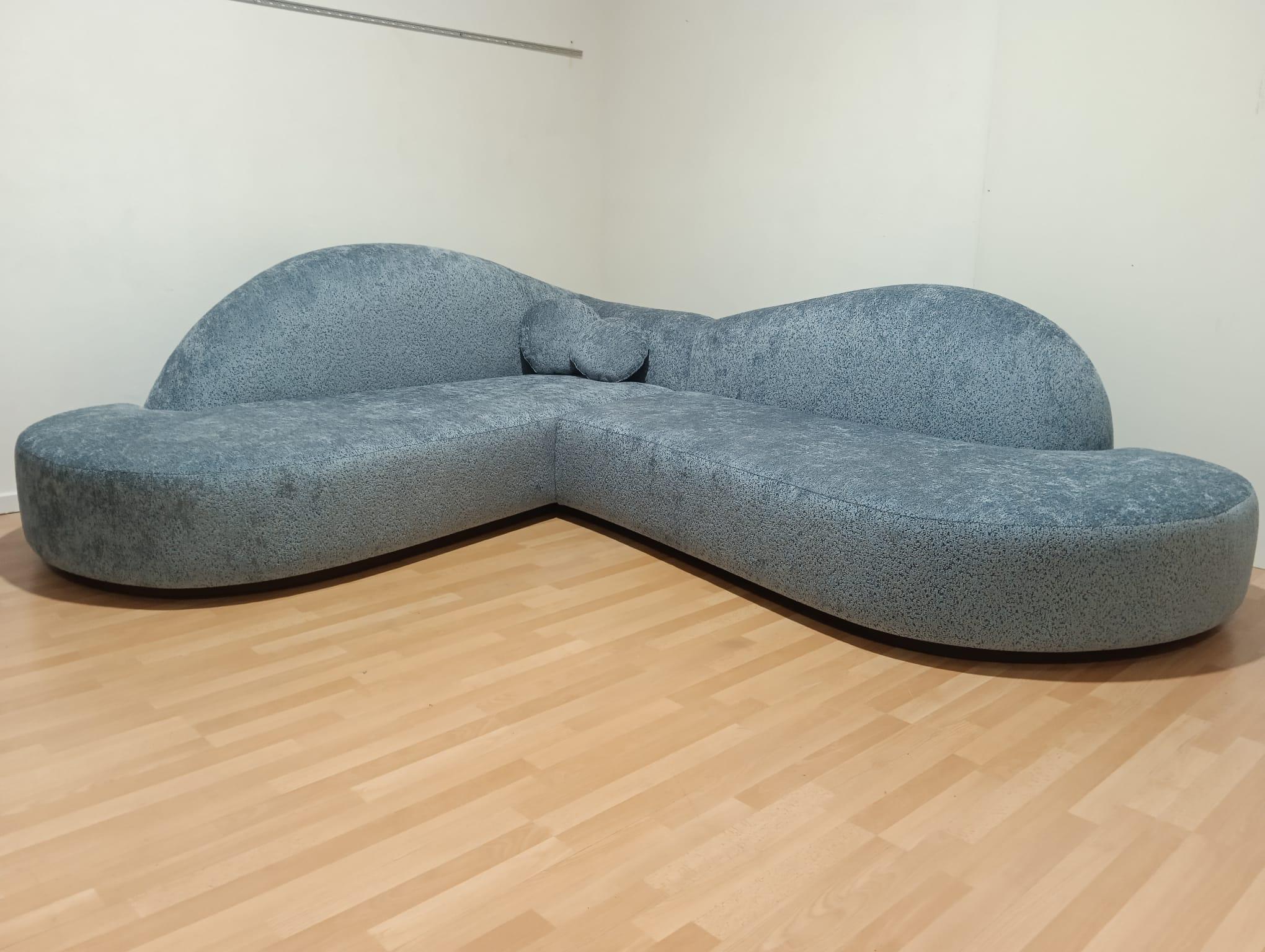 https://a.1stdibscdn.com/illusion-curved-corner-sofa-in-soft-alpaca-velvet-for-sale-picture-4/f_27693/f_449710721747038112408/WhatsApp_Image_2025_03_03_at_17_00_20_1__master.jpeg