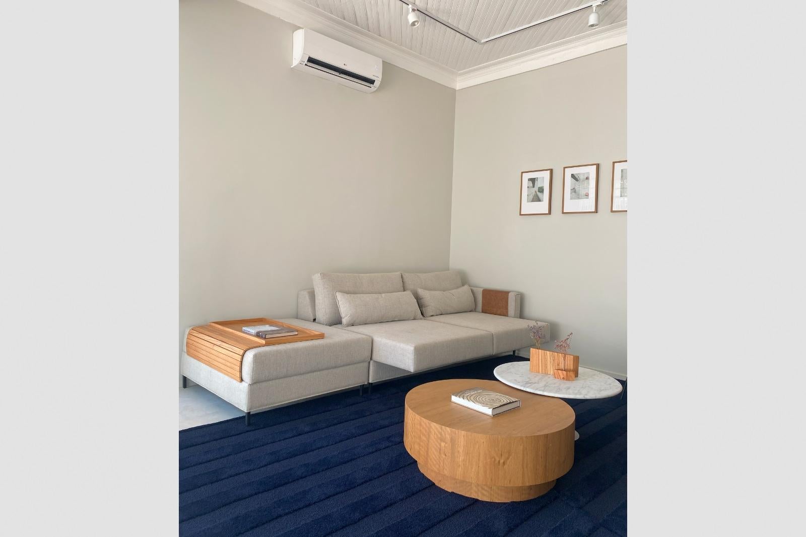 https://a.1stdibscdn.com/pin-round-coffee-table-in-natural-wood-for-sale-picture-2/f_33041/f_441547421742583639115/WhatsApp_Image_2025_03_18_at_15_14_37_jpeg_3_master.jpeg