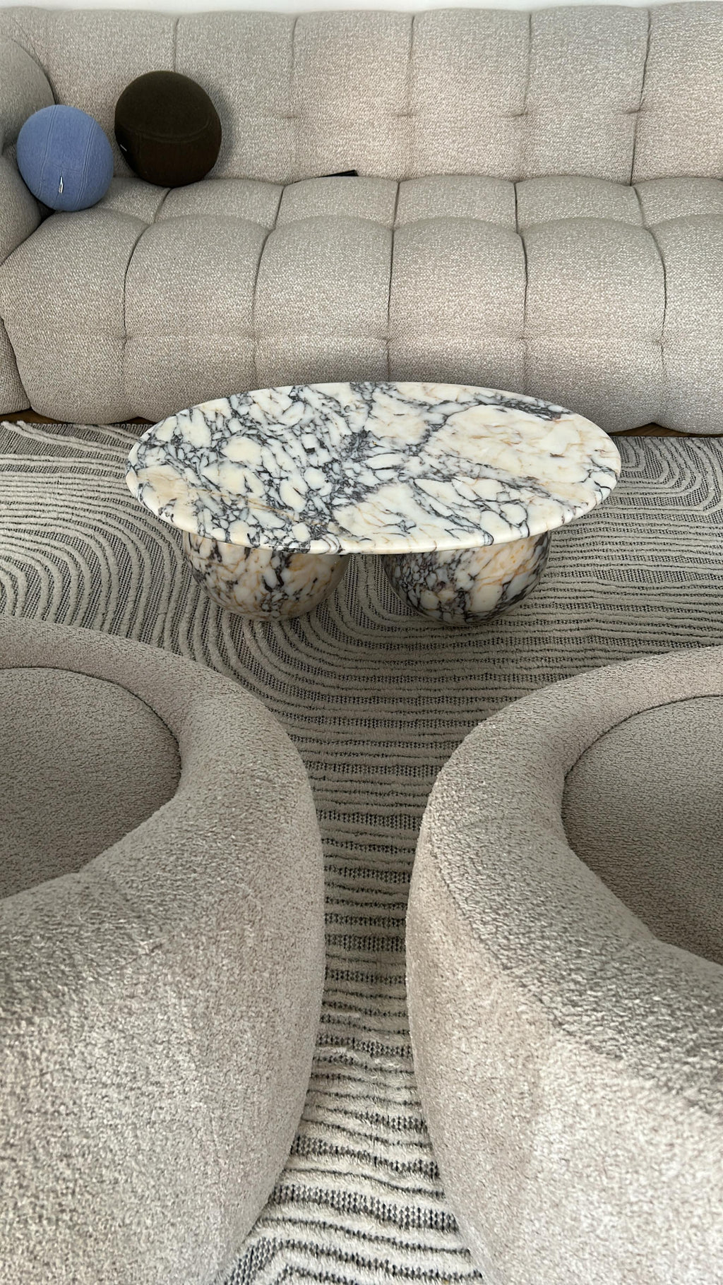 https://a.1stdibscdn.com/modern-calacatta-viola-marble-coffee-table-living-room-end-table-side-table-for-sale-picture-5/f_91932/f_449129221746626756554/WhatsApp_Image_2025_05_03_at_15_46_56_1__master.jpeg