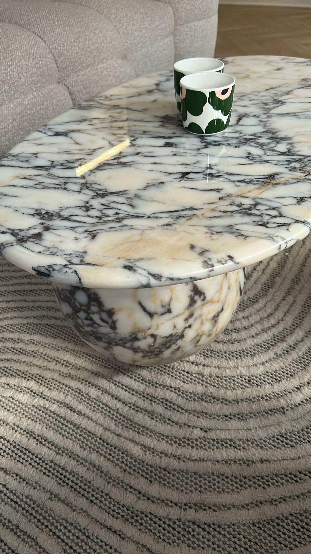 https://a.1stdibscdn.com/modern-calacatta-viola-marble-coffee-table-living-room-end-table-side-table-for-sale-picture-7/f_91932/f_449129221746626752862/WhatsApp_Image_2025_05_07_at_12_10_11_1_1__master.jpeg