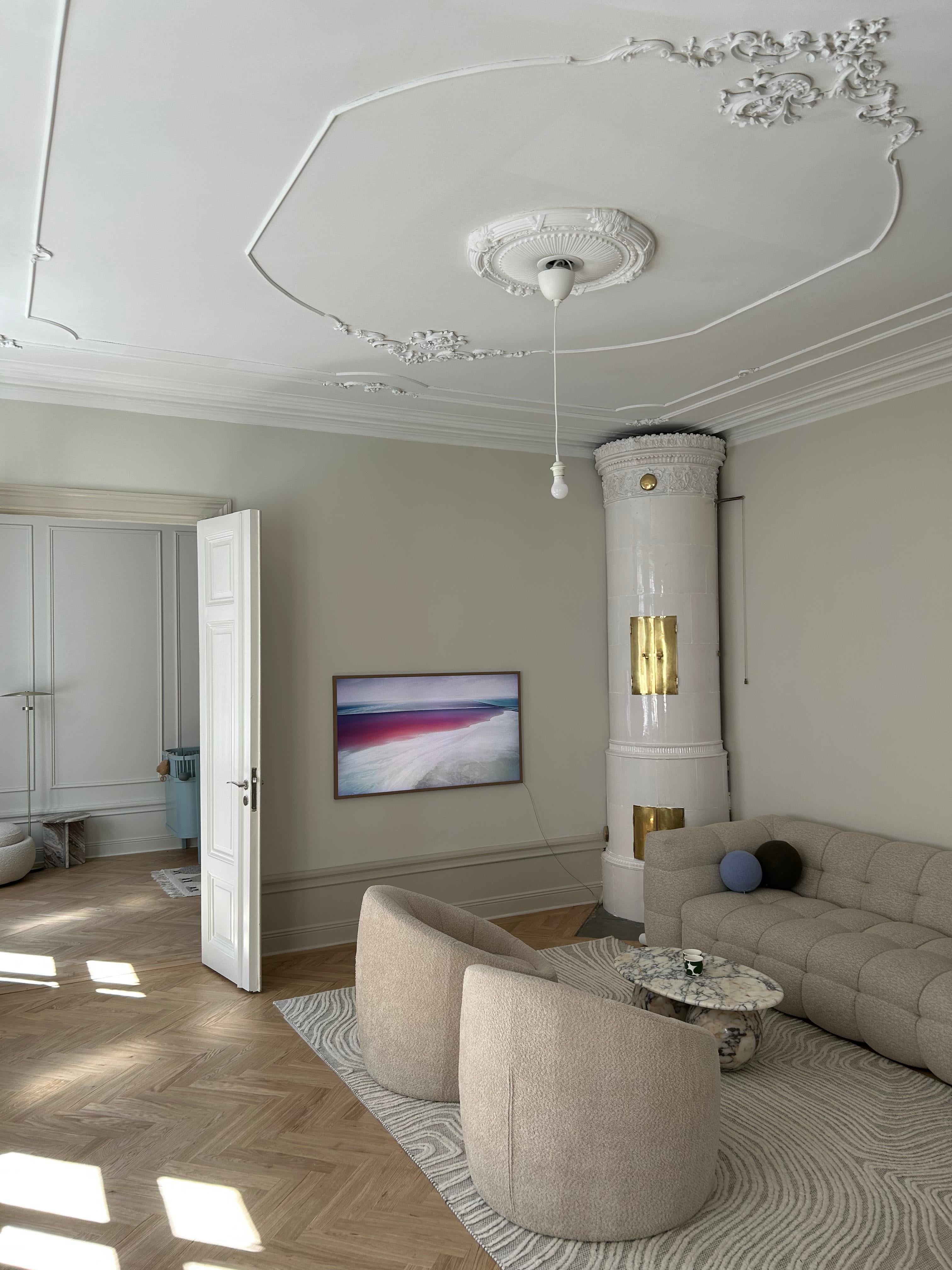 https://a.1stdibscdn.com/modern-calacatta-viola-marble-coffee-table-living-room-end-table-side-table-for-sale-picture-6/f_91932/f_449129221746626755532/WhatsApp_Image_2025_05_07_at_12_10_11_2__master.jpeg