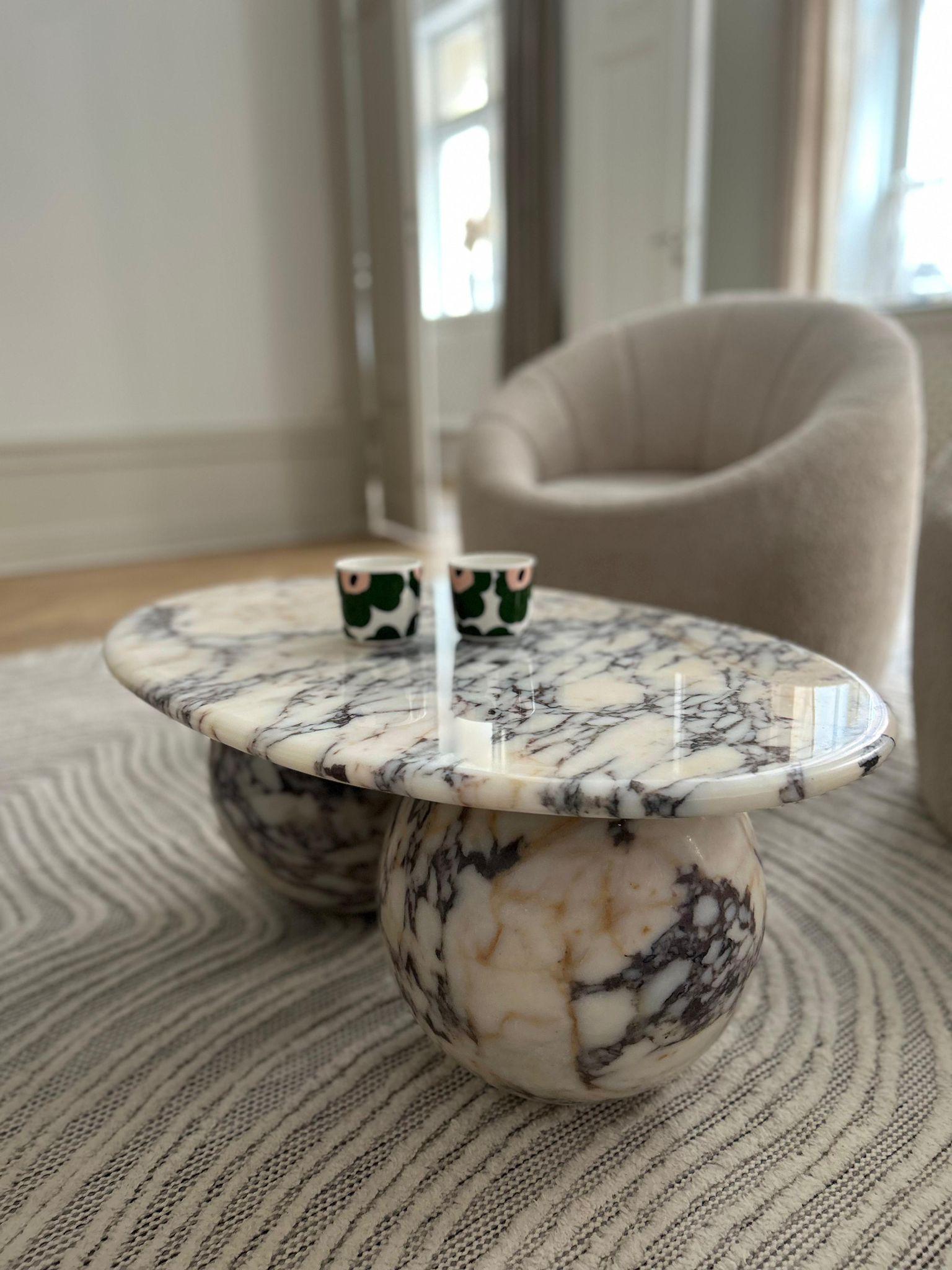 https://a.1stdibscdn.com/modern-calacatta-viola-marble-coffee-table-living-room-end-table-side-table-for-sale-picture-4/f_91932/f_449129221746626752439/WhatsApp_Image_2025_05_07_at_15_43_24_2_1__master.jpeg