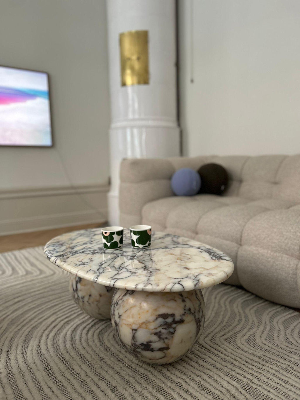 https://a.1stdibscdn.com/modern-calacatta-viola-marble-coffee-table-living-room-end-table-side-table-for-sale-picture-3/f_91932/f_449129221746626752029/WhatsApp_Image_2025_05_07_at_15_43_24_4__master.jpeg