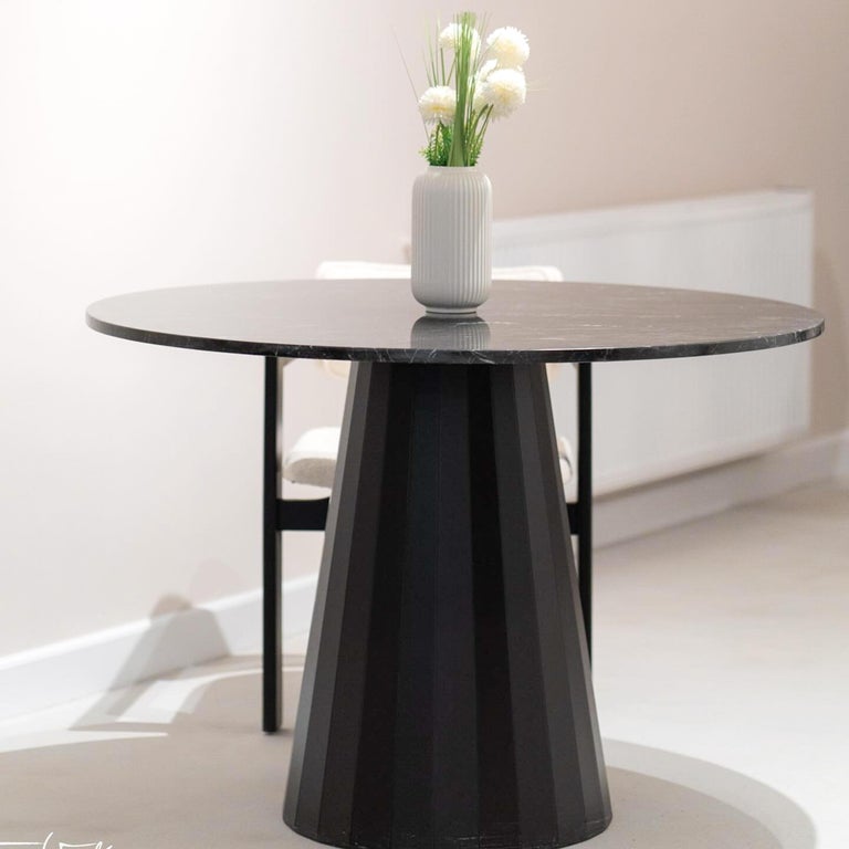 https://a.1stdibscdn.com/alexander-black-marble-dining-table-marble-top-wood-base-for-sale-picture-4/f_91932/f_450164821747211762552/WhatsApp_Image_2025_05_13_at_17_24_10_2__master.jpeg?width=768