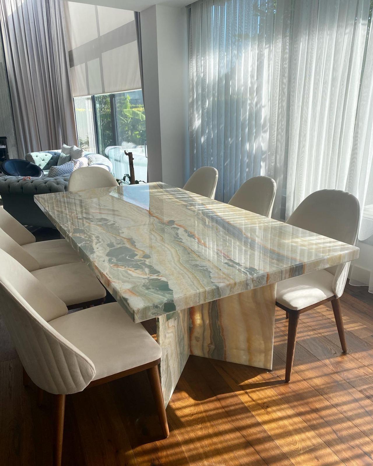 https://a.1stdibscdn.com/onyx-marble-dining-table-translucent-marble-dining-table-marble-dining-table-for-sale-picture-4/f_91932/f_450886821747660919758/WhatsApp_Image_2025_05_14_at_15_04_42_master.jpeg