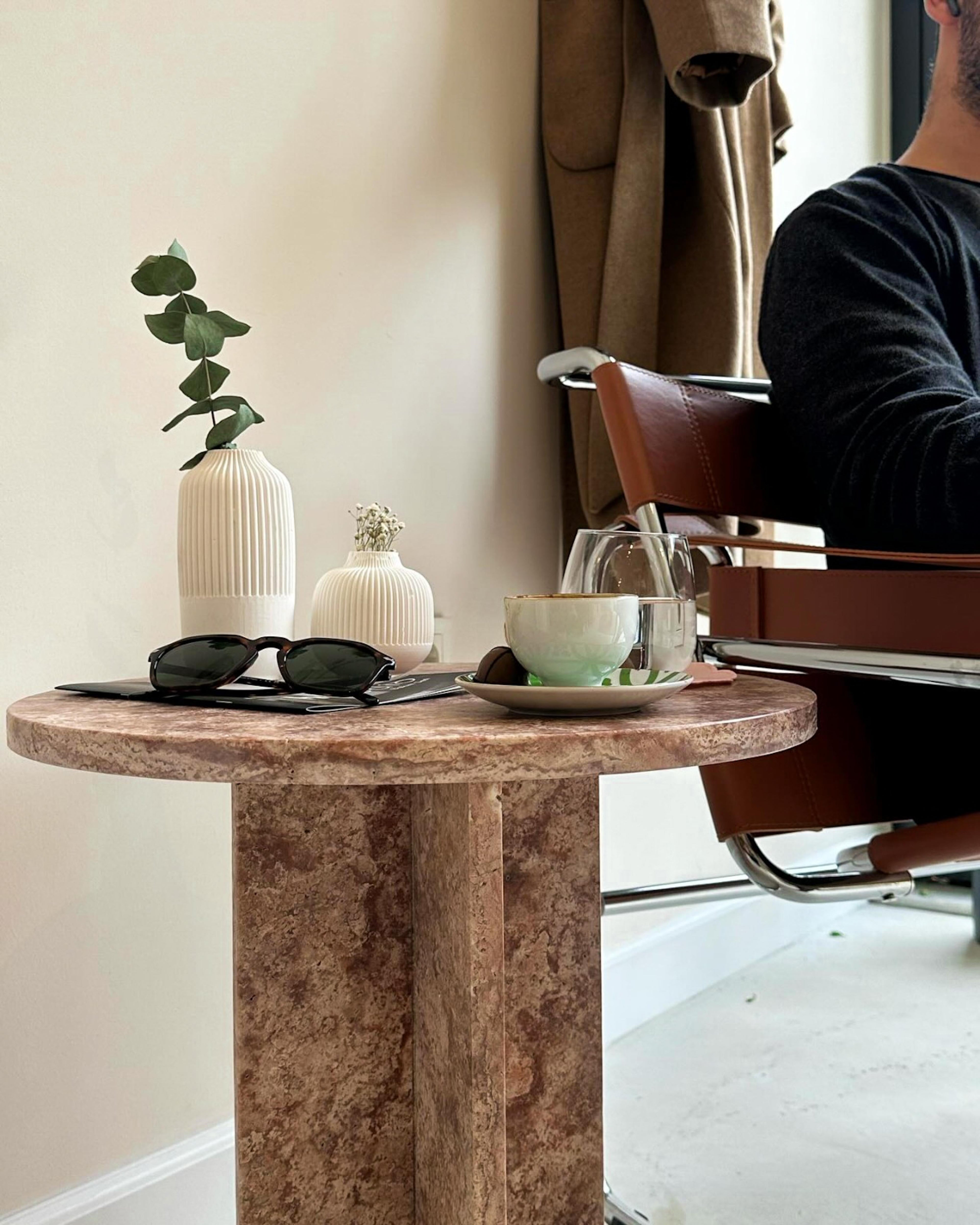 https://a.1stdibscdn.com/red-travertine-coffee-table-red-marble-side-table-marble-end-table-for-sale-picture-2/f_91932/f_450227821747233891415/WhatsApp_Image_2025_05_14_at_17_40_27_2__master.jpeg