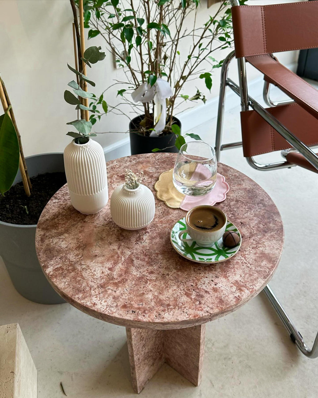 https://a.1stdibscdn.com/red-travertine-coffee-table-red-marble-side-table-marble-end-table-for-sale-picture-3/f_91932/f_450227821747233892169/WhatsApp_Image_2025_05_14_at_17_40_27_3__master.jpeg