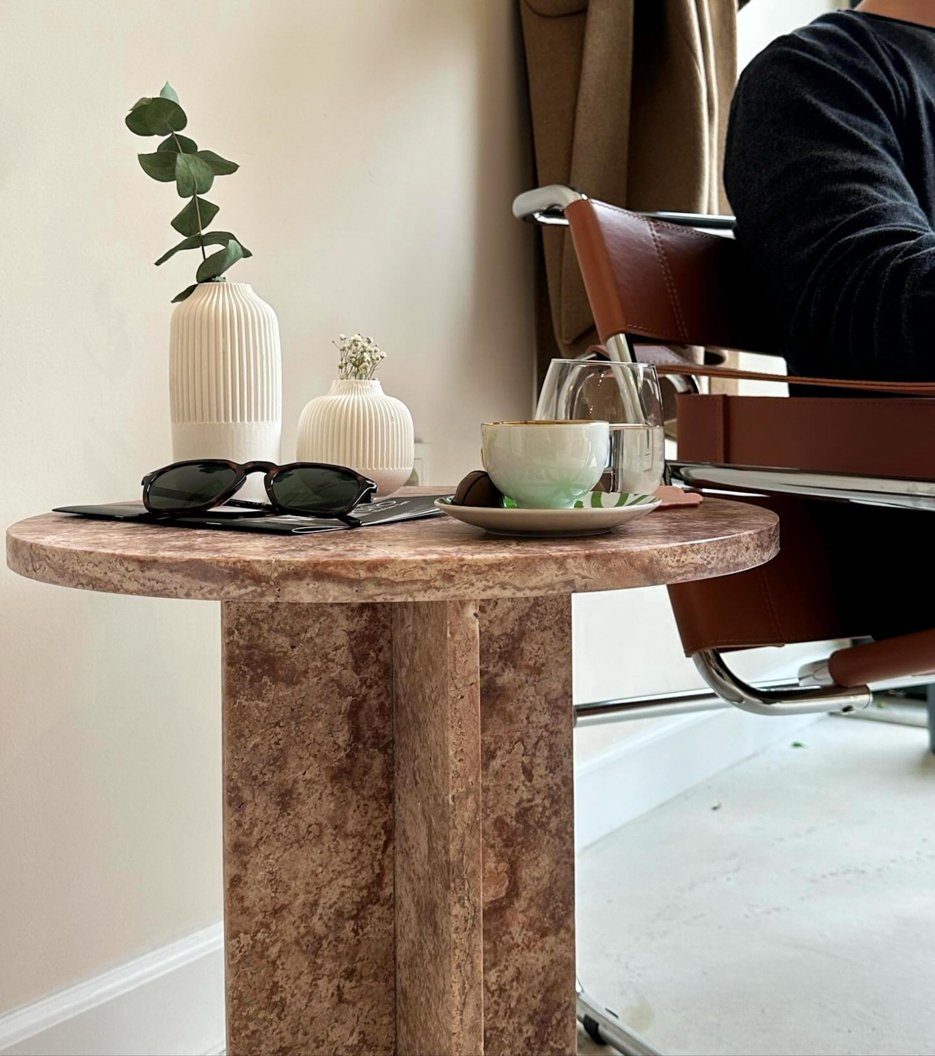 https://a.1stdibscdn.com/red-travertine-coffee-table-red-marble-side-table-marble-end-table-for-sale-picture-8/f_91932/f_450227821747233899953/WhatsApp_Image_2025_05_14_at_17_40_27_8__master.jpeg