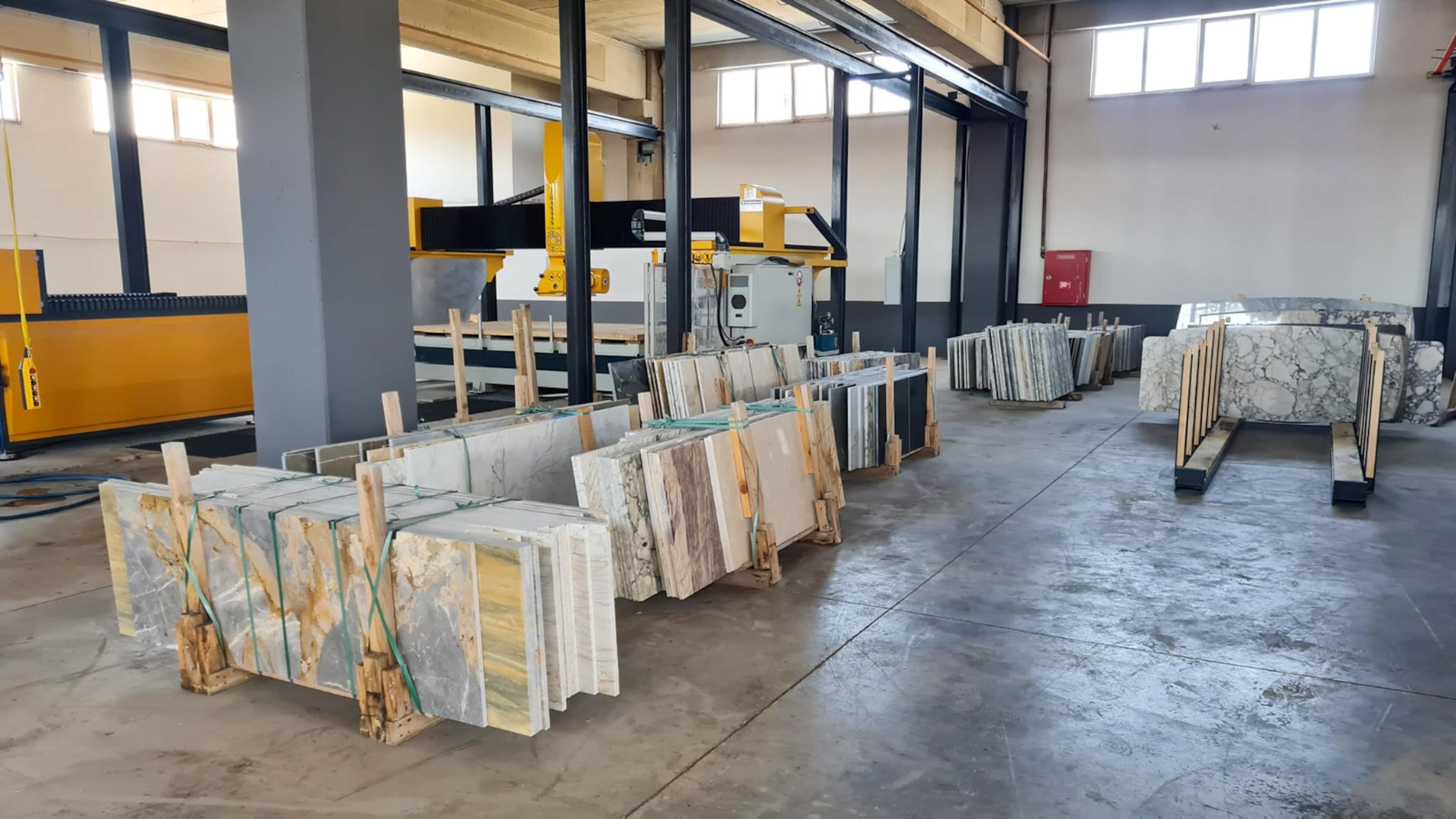 https://a.1stdibscdn.com/onyx-marble-dining-table-translucent-marble-dining-table-marble-dining-table-for-sale-picture-9/f_91932/f_450886821747661283396/WhatsApp_Image_2025_05_19_at_16_27_29_master.jpeg