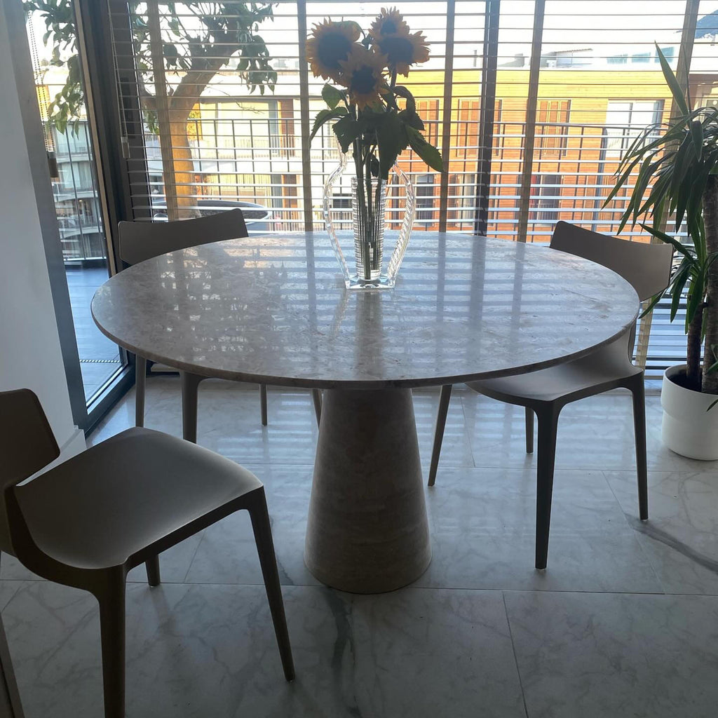 https://a.1stdibscdn.com/round-travertine-marble-table-beige-marble-dining-round-table-for-sale-picture-3/f_91932/f_451955121748333754646/WhatsApp_Image_2025_05_27_at_11_10_29_2__master.jpeg