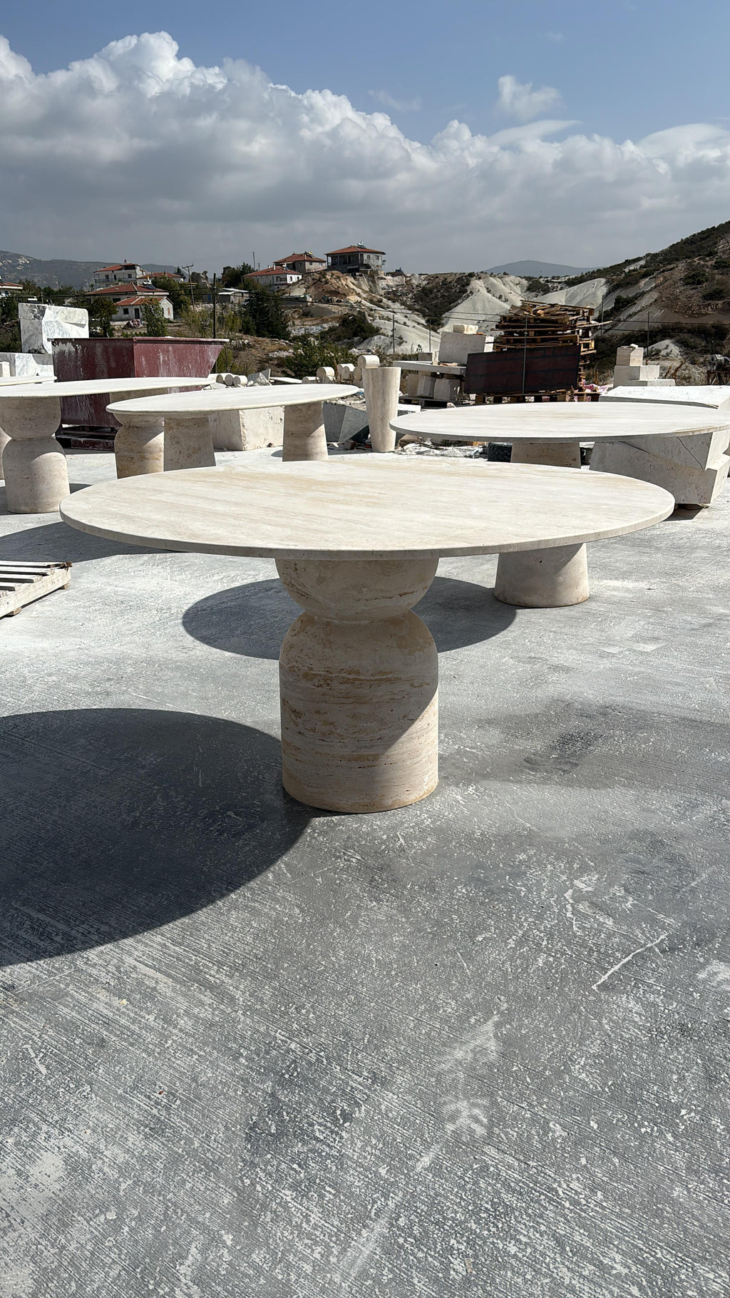 https://a.1stdibscdn.com/italian-travertine-stone-round-table-solid-round-travertine-custom-table-for-sale-picture-5/f_91932/f_452471121748617174969/WhatsApp_Image_2025_05_30_at_17_42_19_1__master.jpeg