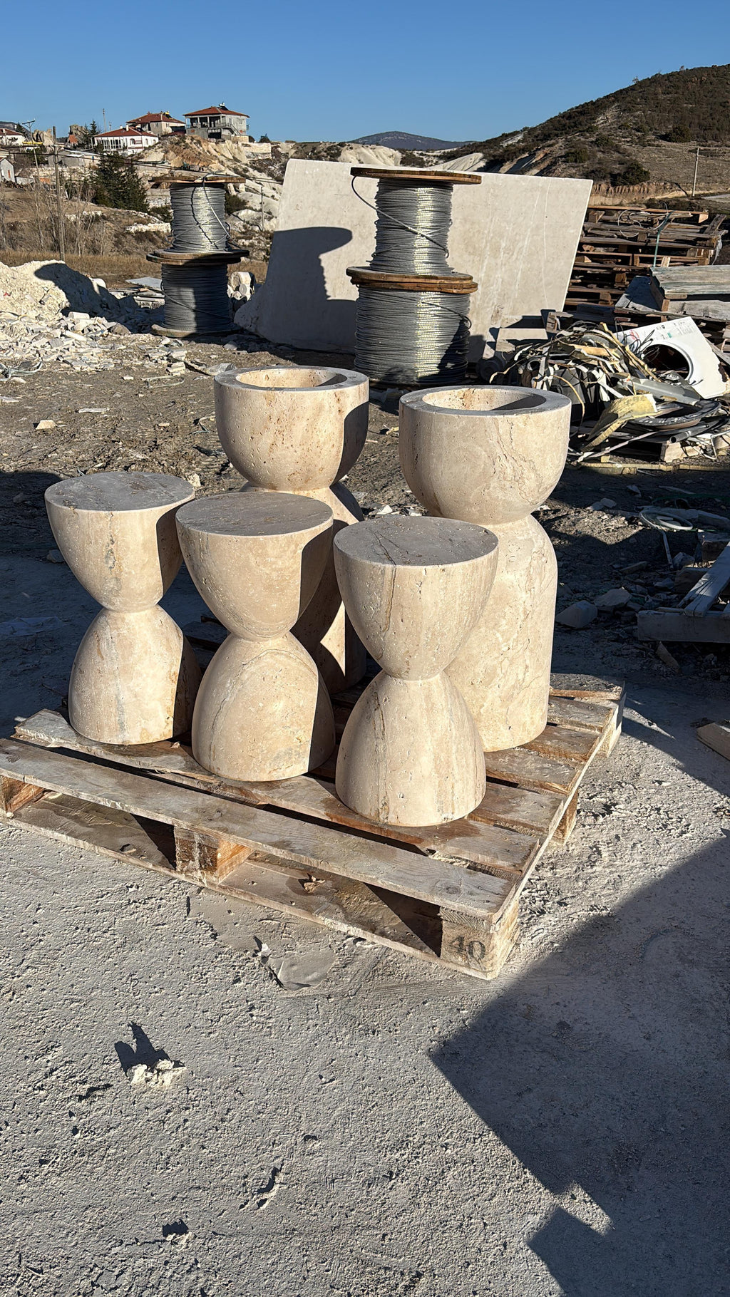 https://a.1stdibscdn.com/italian-travertine-stone-round-table-solid-round-travertine-custom-table-for-sale-picture-4/f_91932/f_452471121748617173954/WhatsApp_Image_2025_05_30_at_17_42_19_2__master.jpeg
