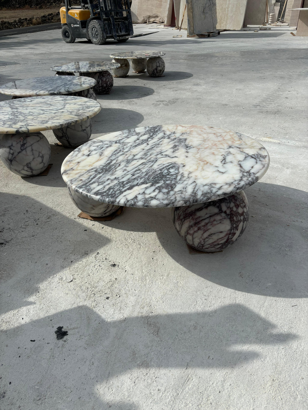 https://a.1stdibscdn.com/italian-calacatta-viola-stone-marble-handmade-living-room-coffee-table-for-sale-picture-6/f_91932/f_454243821749733437530/WhatsApp_Image_2025_06_12_at_13_02_19_master.jpeg