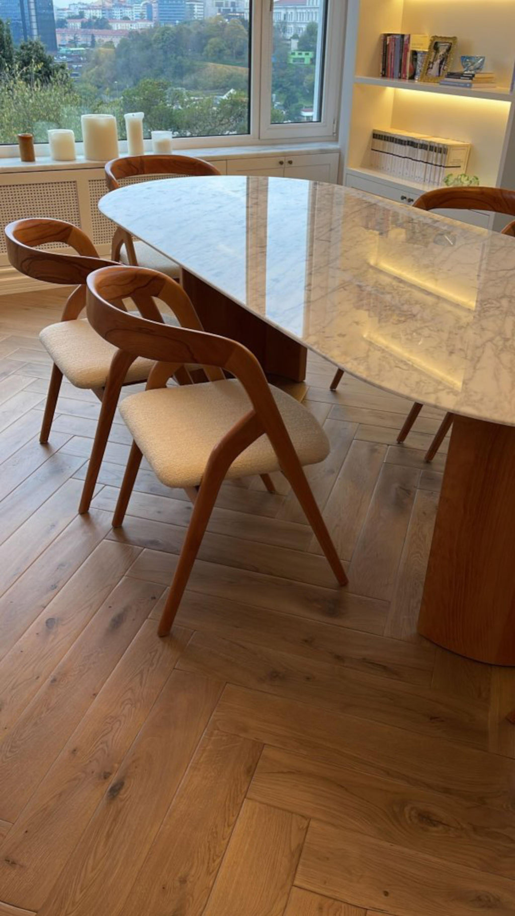 https://a.1stdibscdn.com/white-carrara-marble-dining-table-white-marble-dinner-table-for-sale-picture-3/f_91932/f_456319821751017403757/WhatsApp_Image_2025_06_27_at_12_36_08_1__master.jpeg