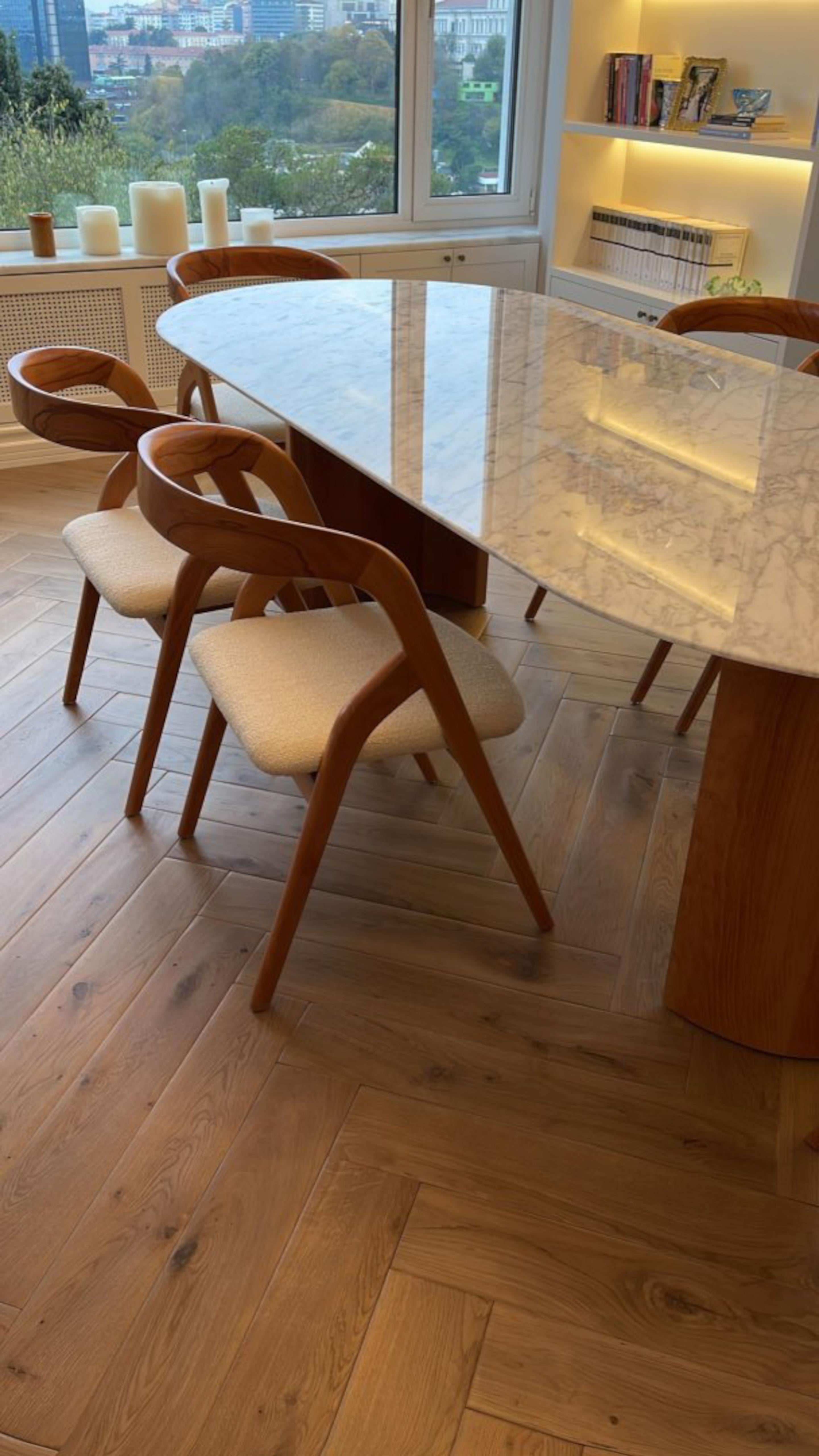 https://a.1stdibscdn.com/white-carrara-marble-dining-table-white-marble-dinner-table-for-sale-picture-3/f_91932/f_456319821751017403757/WhatsApp_Image_2025_06_27_at_12_36_08_1__master.jpeg