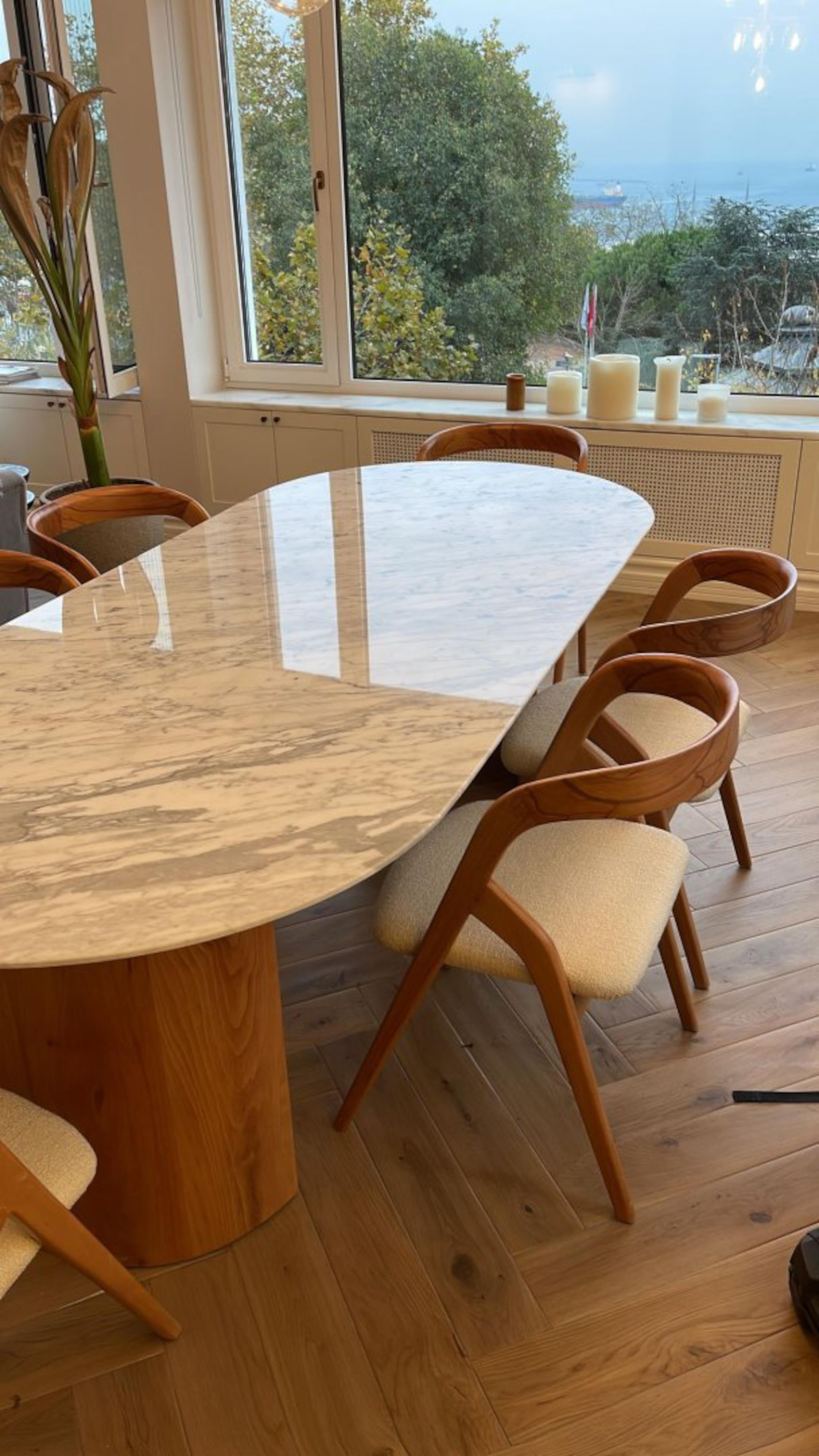 https://a.1stdibscdn.com/white-carrara-marble-dining-table-white-marble-dinner-table-for-sale-picture-4/f_91932/f_456319821751017404067/WhatsApp_Image_2025_06_27_at_12_36_08_2__master.jpeg
