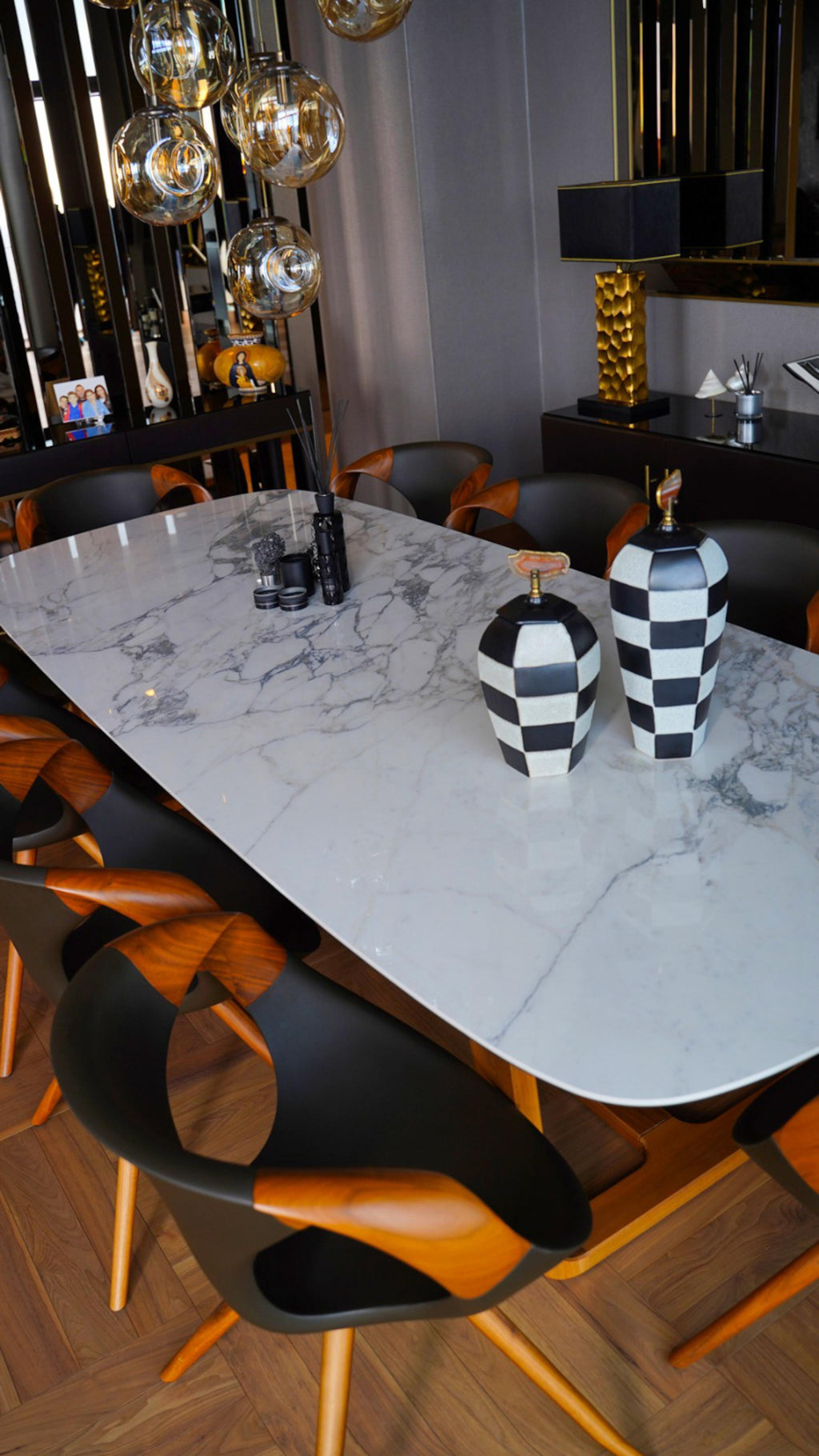 https://a.1stdibscdn.com/italian-carrara-white-marble-table-with-wooden-base-custom-marble-table-for-sale-picture-3/f_91932/f_460442821753692784055/WhatsApp_Image_2025_07_28_at_11_50_20_1__master.jpeg