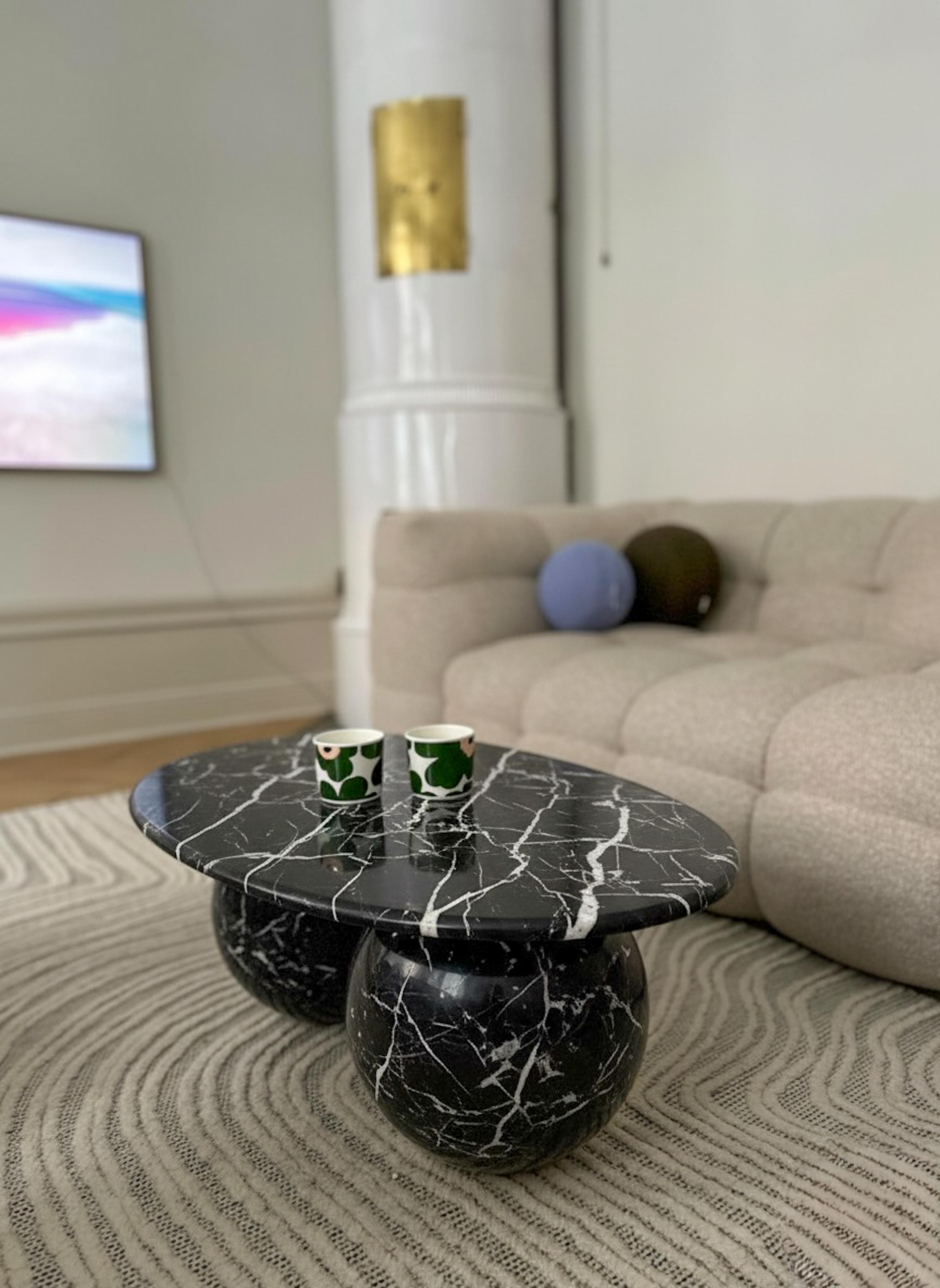 https://a.1stdibscdn.com/modern-alexander-black-marble-coffee-table-marble-end-table-side-table-for-sale-picture-4/f_91932/f_466042421757496858286/WhatsApp_Image_2025_09_02_at_16_21_22_1__master.jpeg