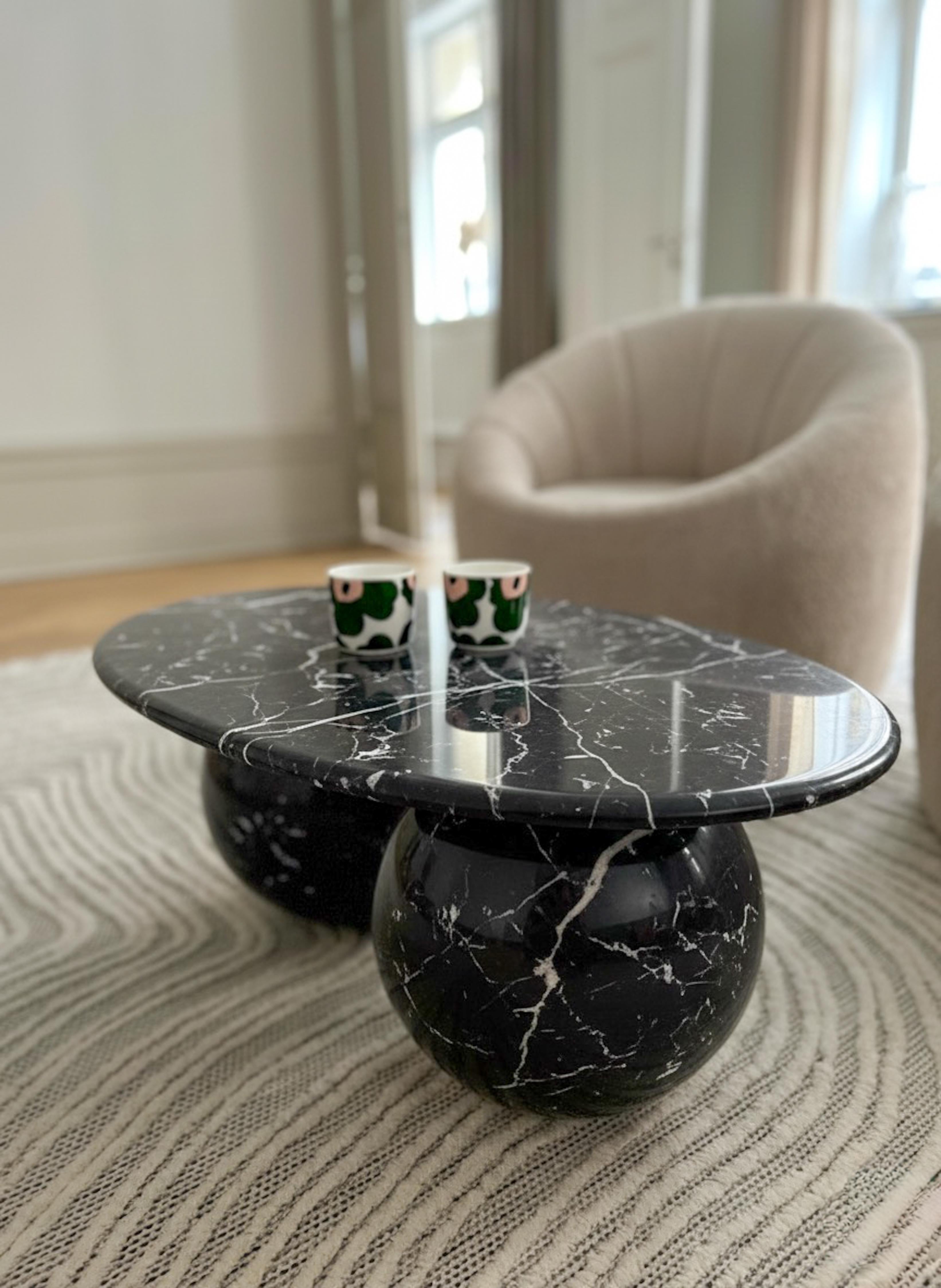 https://a.1stdibscdn.com/modern-alexander-black-marble-coffee-table-marble-end-table-side-table-for-sale-picture-3/f_91932/f_466042421757496858373/WhatsApp_Image_2025_09_02_at_16_21_22_2__master.jpeg