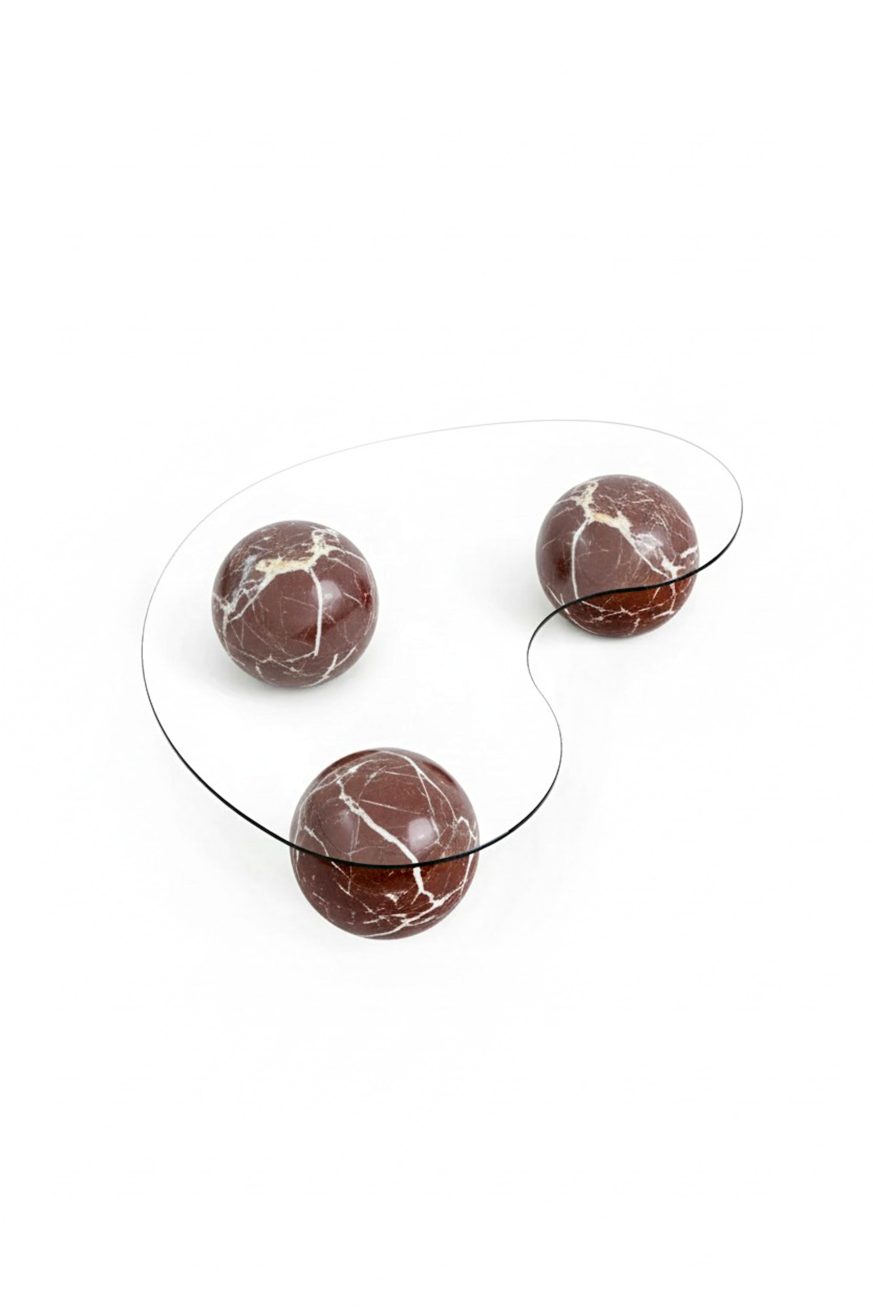 https://a.1stdibscdn.com/rosso-levanto-red-3-ball-marble-coffee-table-round-glass-marble-coffee-table-for-sale-picture-2/f_91932/f_466942821758116046143/WhatsApp_Image_2025_09_17_at_16_24_11_1__master.jpeg