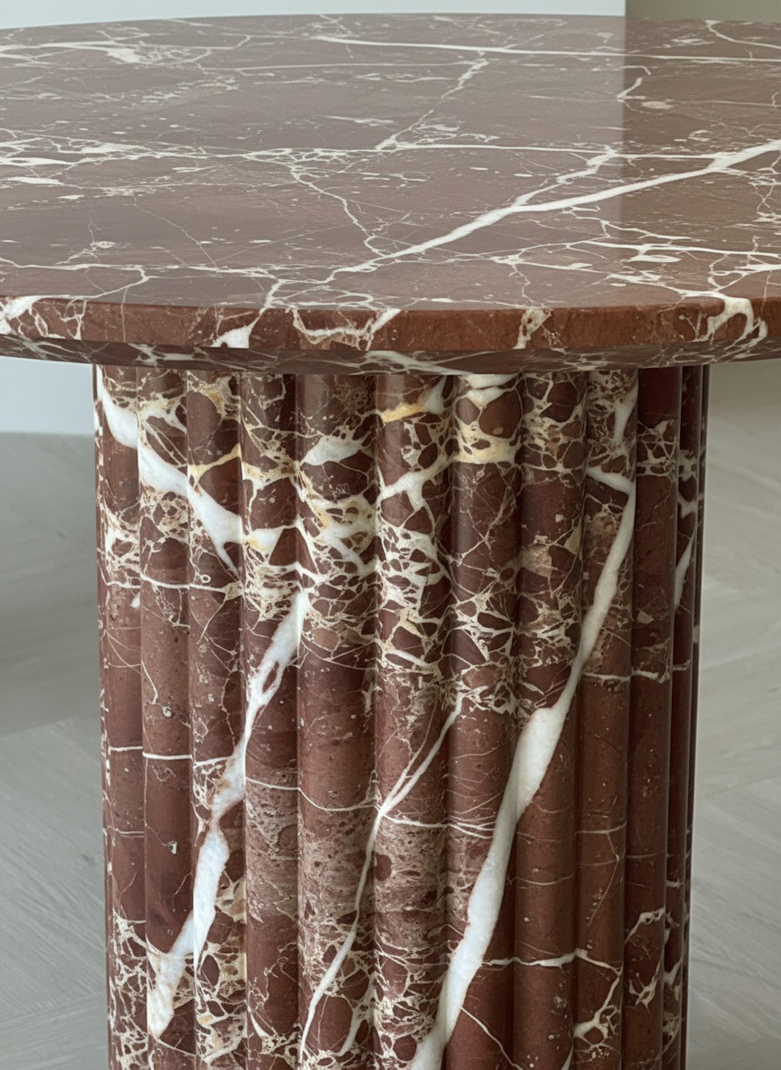 https://a.1stdibscdn.com/italian-rosso-levanto-marble-round-table-handcrafted-sculptural-dining-table-for-sale-picture-5/f_91932/f_471800021761295233089/WhatsApp_Image_2025_10_23_at_15_19_12_master.jpeg