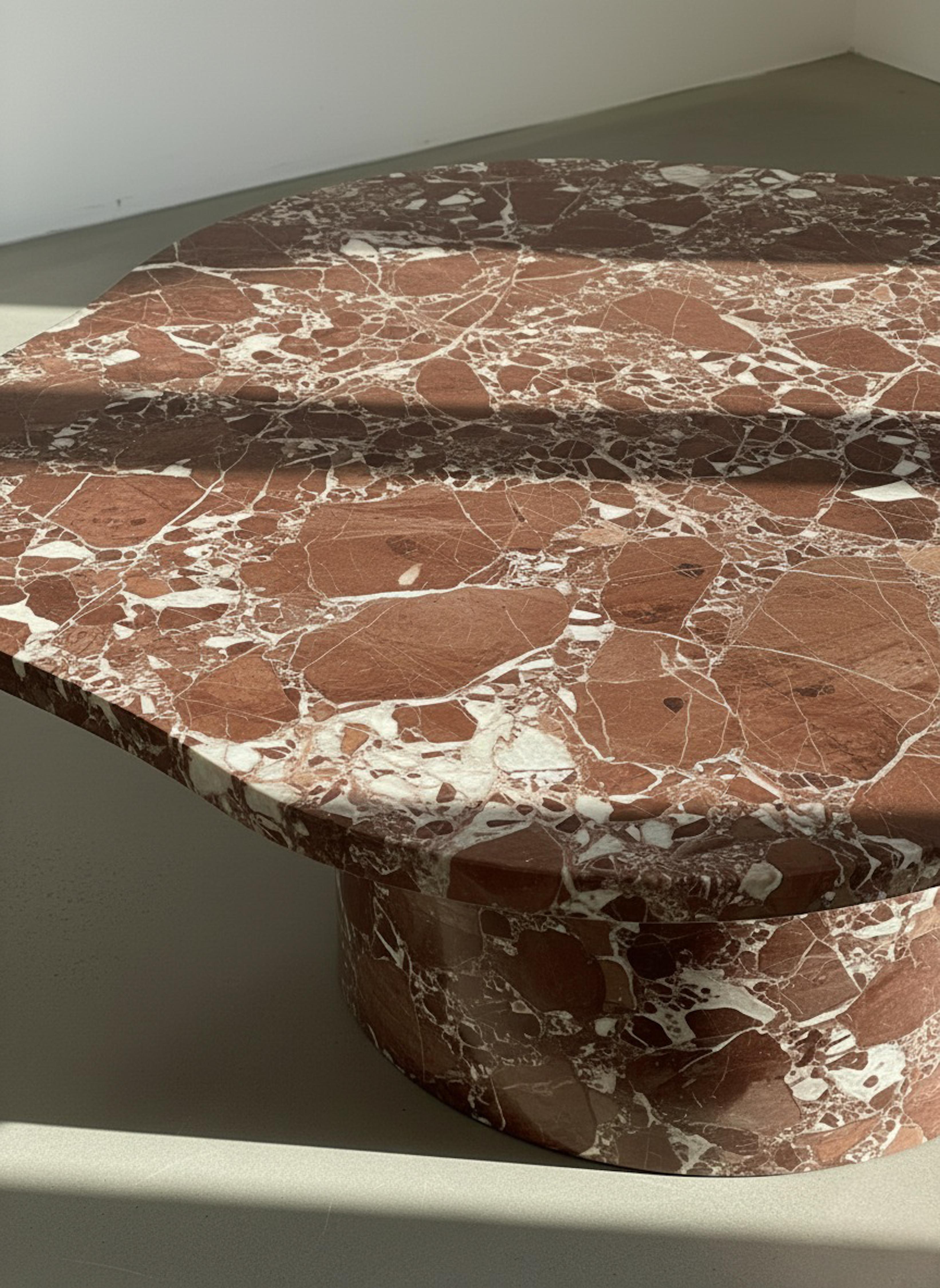 https://a.1stdibscdn.com/sculptural-rosso-levanto-marble-coffee-table-collectible-red-marble-table-for-sale-picture-3/f_91932/f_472454321761654523462/WhatsApp_Image_2025_10_28_at_13_16_15_2__master.jpeg