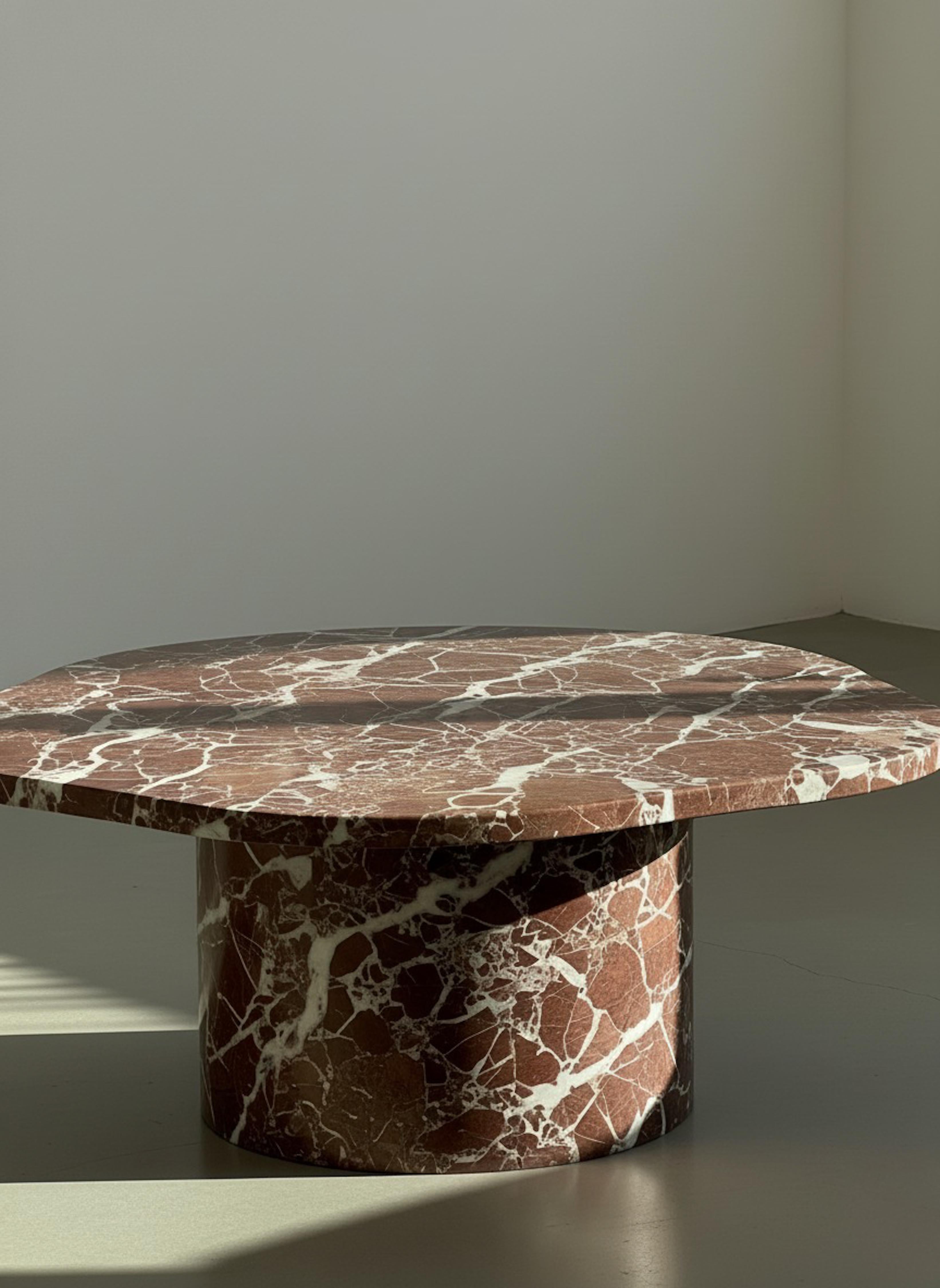 https://a.1stdibscdn.com/sculptural-rosso-levanto-marble-coffee-table-collectible-red-marble-table-for-sale-picture-5/f_91932/f_472454321761654523282/WhatsApp_Image_2025_10_28_at_13_16_15_master.jpeg