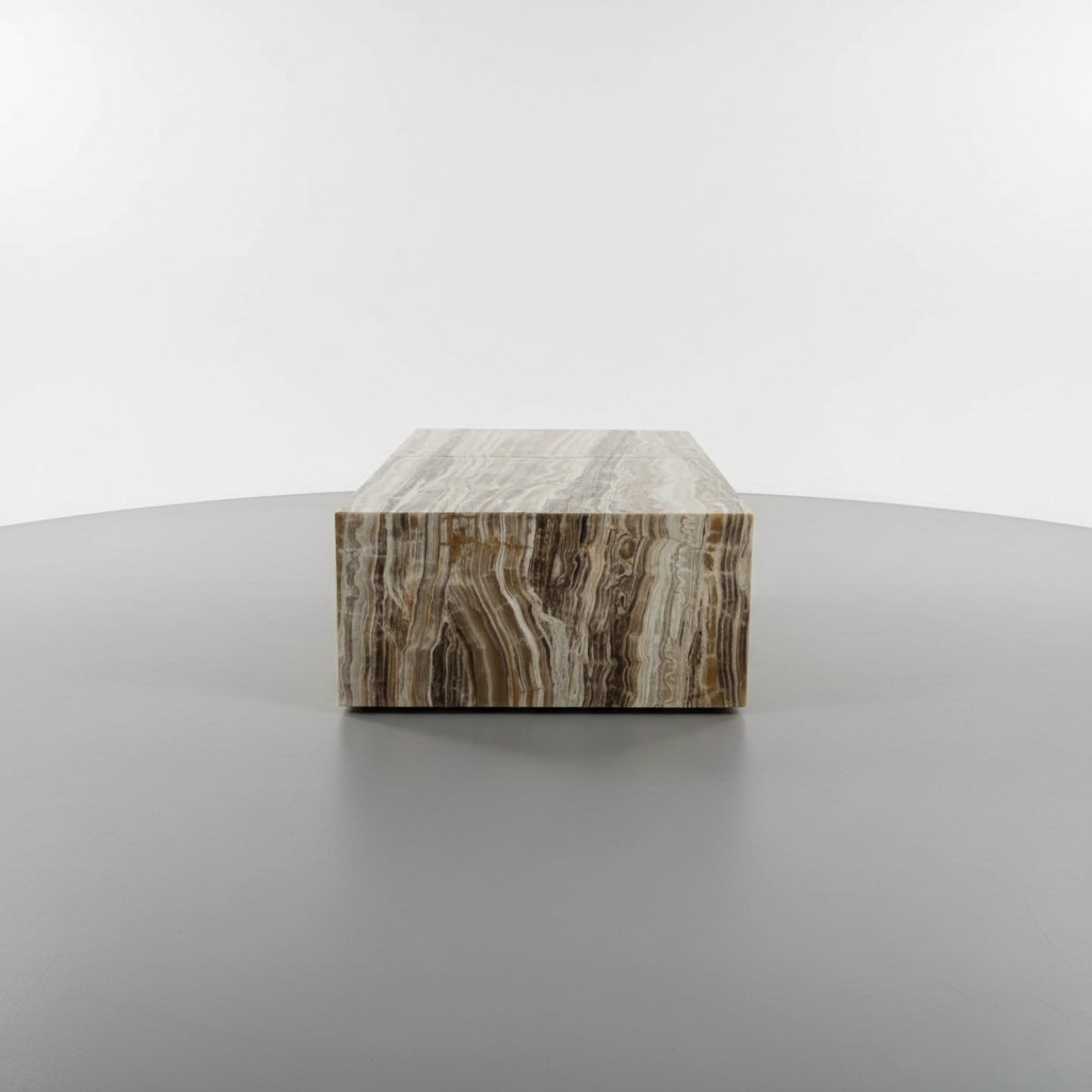 https://a.1stdibscdn.com/sculptural-waterfall-onyx-marble-coffee-table-waterfall-marble-table-for-sale-picture-8/f_91932/f_472831821761823949373/WhatsApp_Image_2025_10_30_at_09_34_21_2__master.jpeg