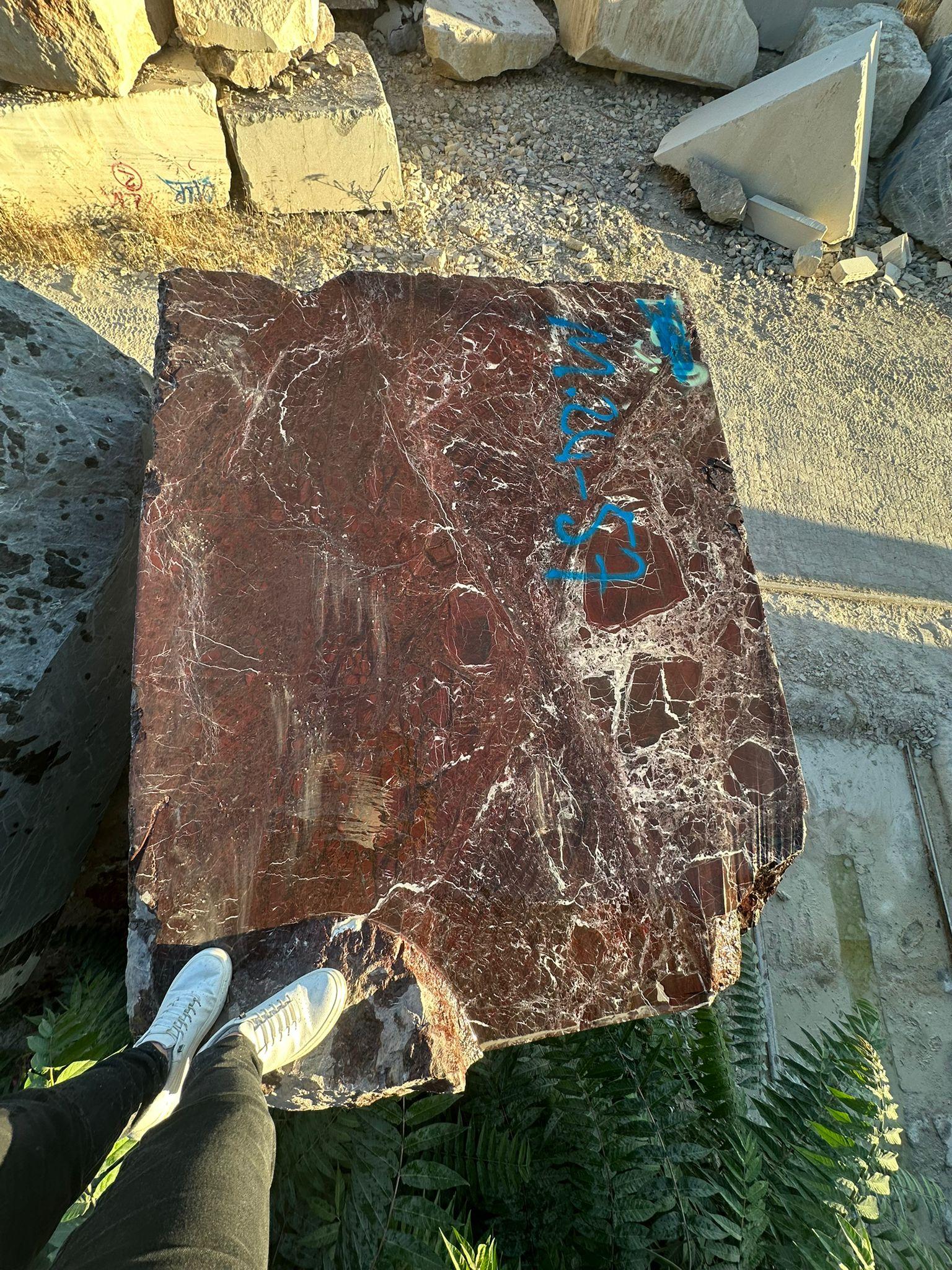 https://a.1stdibscdn.com/italian-modern-dining-table-in-solid-rosso-levanto-marble-monolithic-table-for-sale-picture-9/f_91932/f_485636821769688823708/WhatsApp_Image_2025_11_06_at_13_14_58_2__master.jpeg