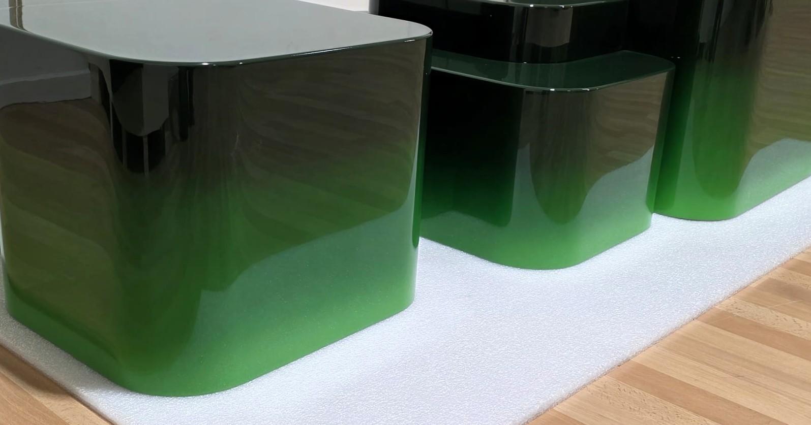 https://a.1stdibscdn.com/platea-green-horizon-coffee-table-hand-polished-gradient-lacquer-sidani-design-for-sale-picture-5/f_27693/f_479466921765409690998/WhatsApp_Image_2025_11_21_at_17_53_24_master.jpg