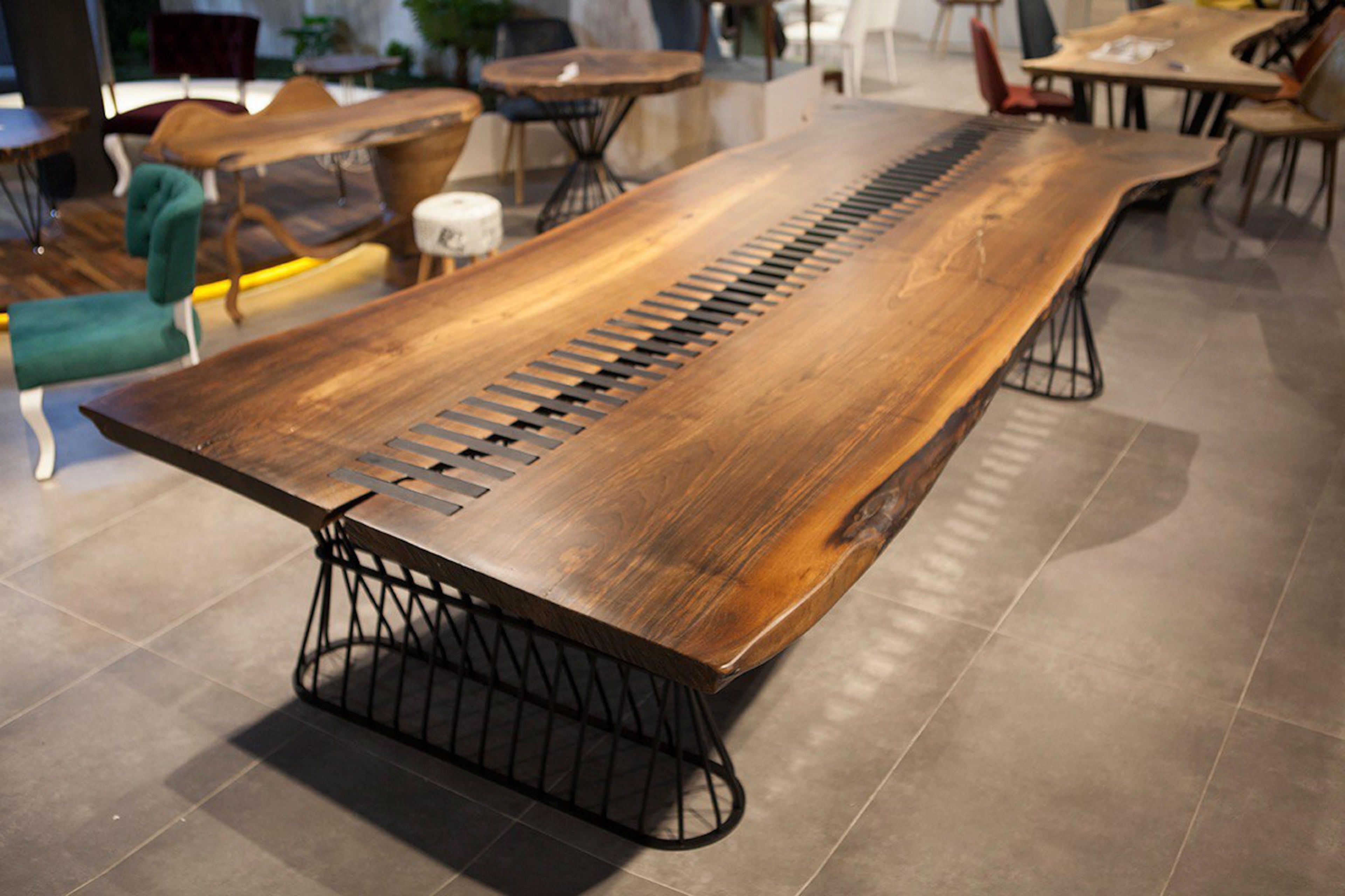 https://a.1stdibscdn.com/10ft-large-zipper-massive-black-walnut-dining-table-live-edge-conference-table-for-sale-picture-3/f_91932/f_482985321768303718154/WhatsApp_Image_2026_01_13_at_14_23_20_1__master.jpeg