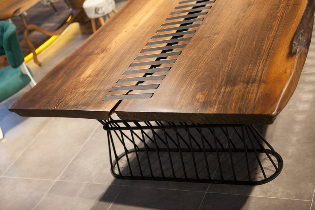 https://a.1stdibscdn.com/10ft-large-zipper-massive-black-walnut-dining-table-live-edge-conference-table-for-sale-picture-4/f_91932/f_482985321768303718388/WhatsApp_Image_2026_01_13_at_14_23_20_2__master.jpeg